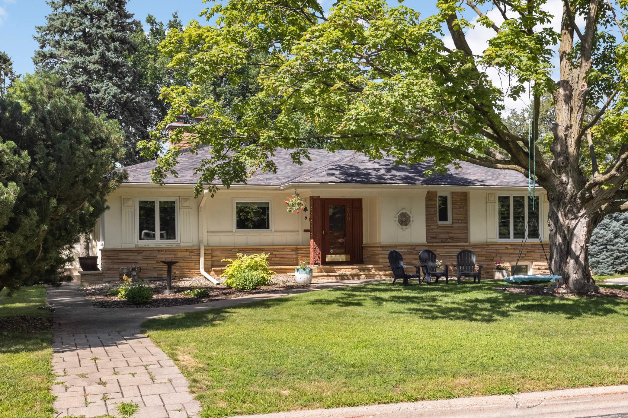 4900 Frontenac Ave, Golden Valley, MN 55422