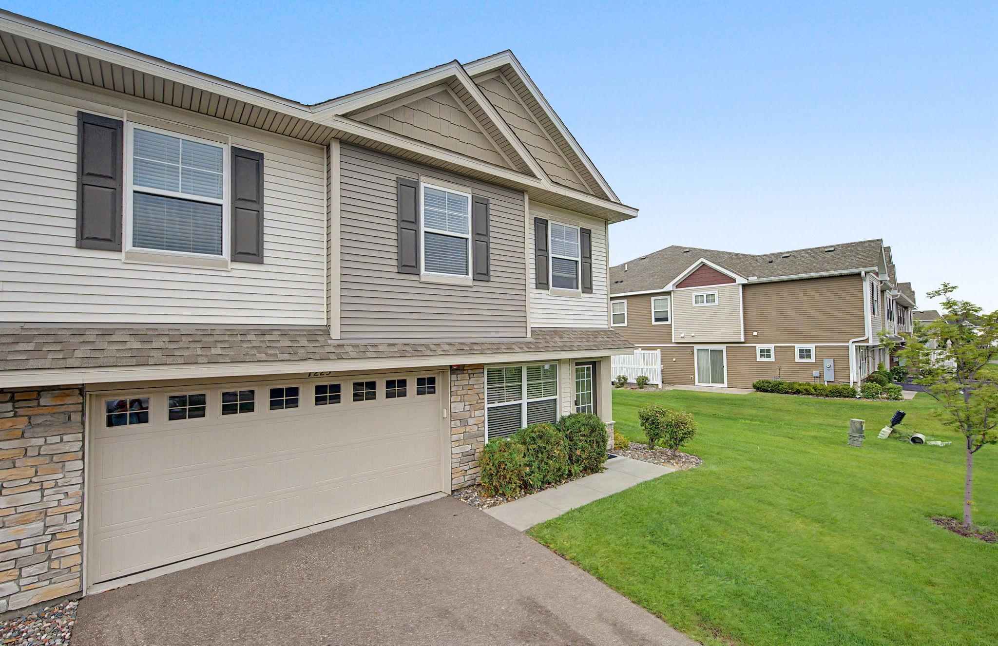 7225 Elmo Ct, Hugo, MN 55038
