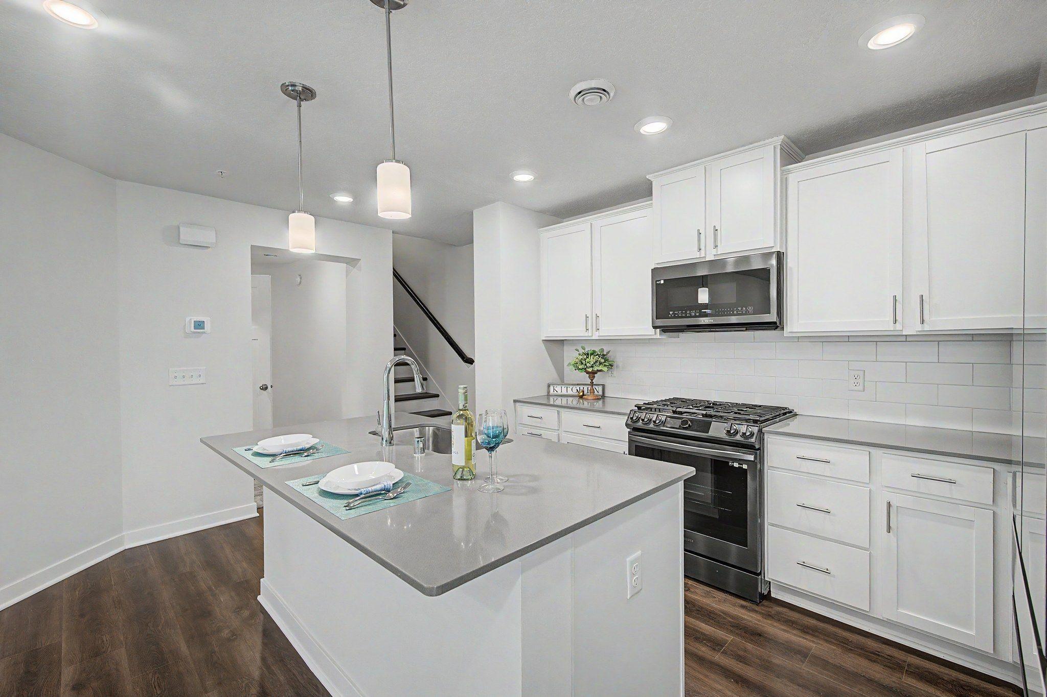 7225 Elmo Ct, Hugo, MN 55038