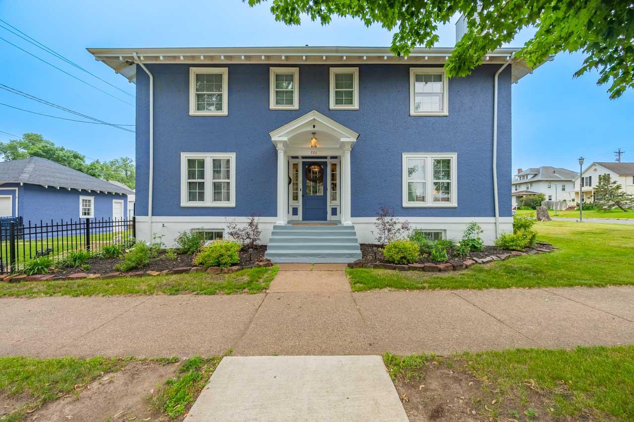 306 E 21st St, Hibbing, MN 55746