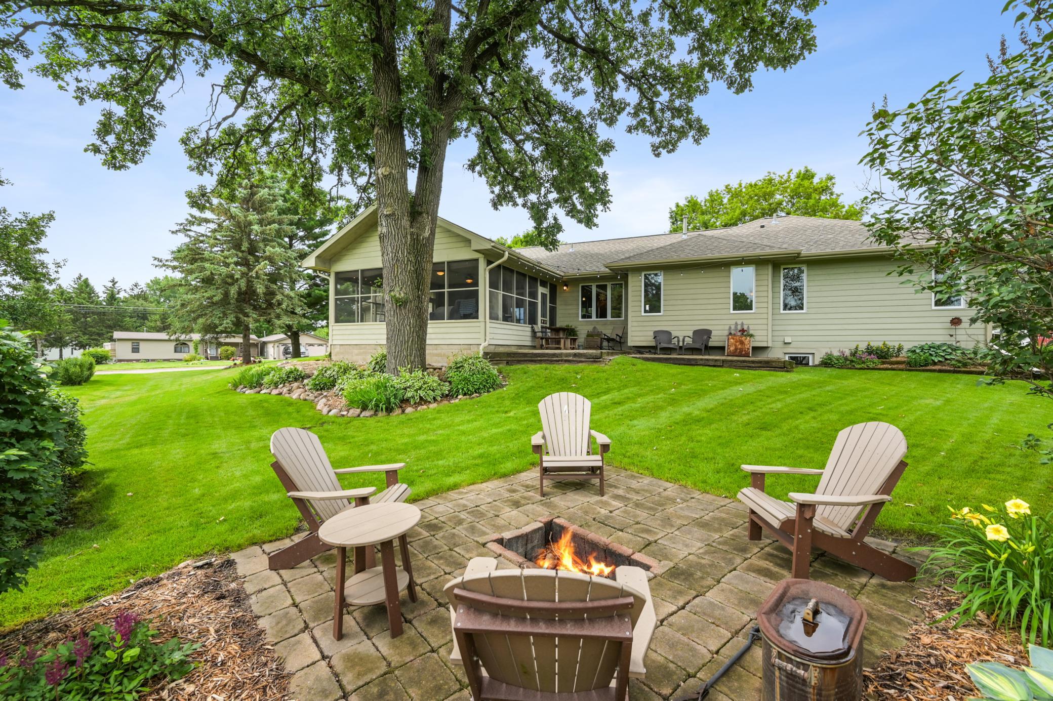 101 Anglewood Dr, Kenyon, MN 55946
