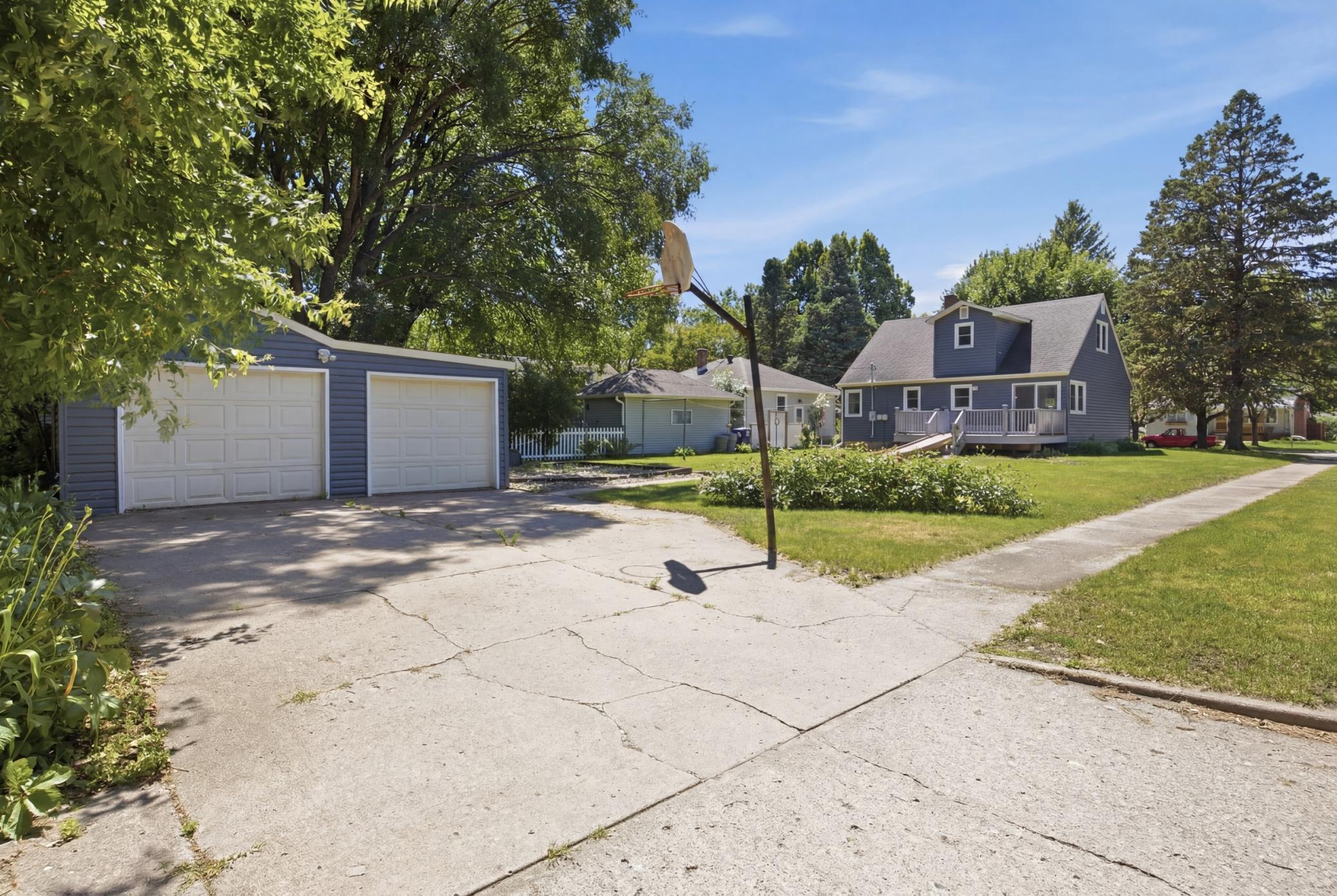 1102 1st St S, Moorhead, MN 56560