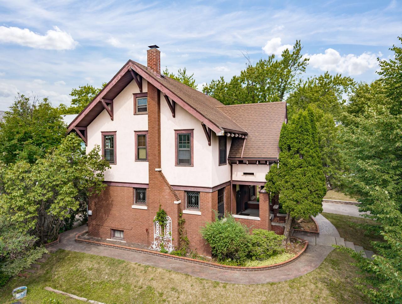 101 S 20th Ave E, Duluth, MN 55812