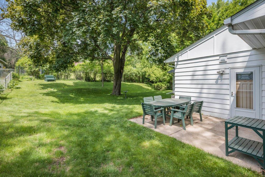 2925 Kyle Ave N, Golden Valley, MN 55422