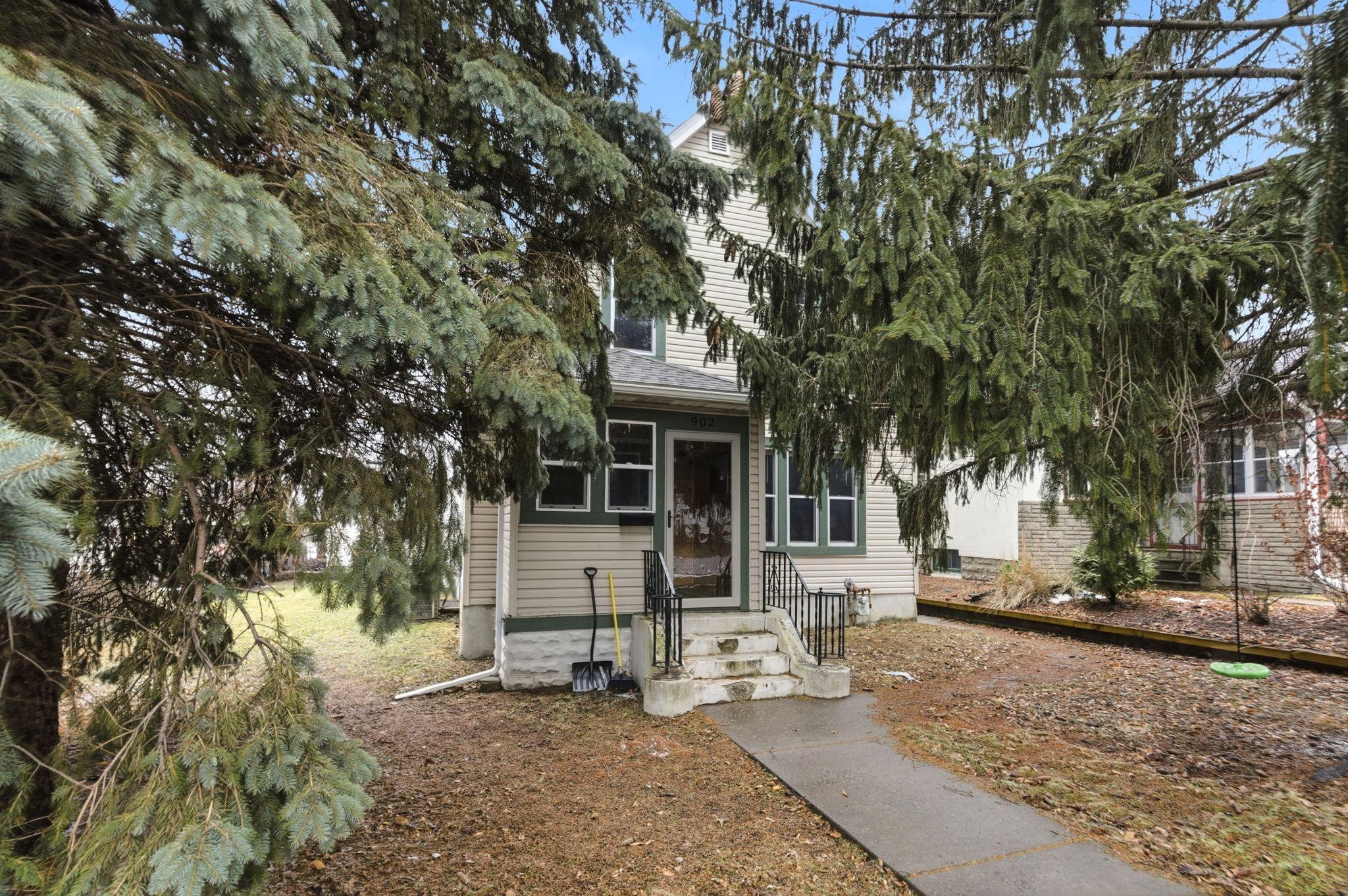 902 Dodd Rd, West Saint Paul, MN 55118