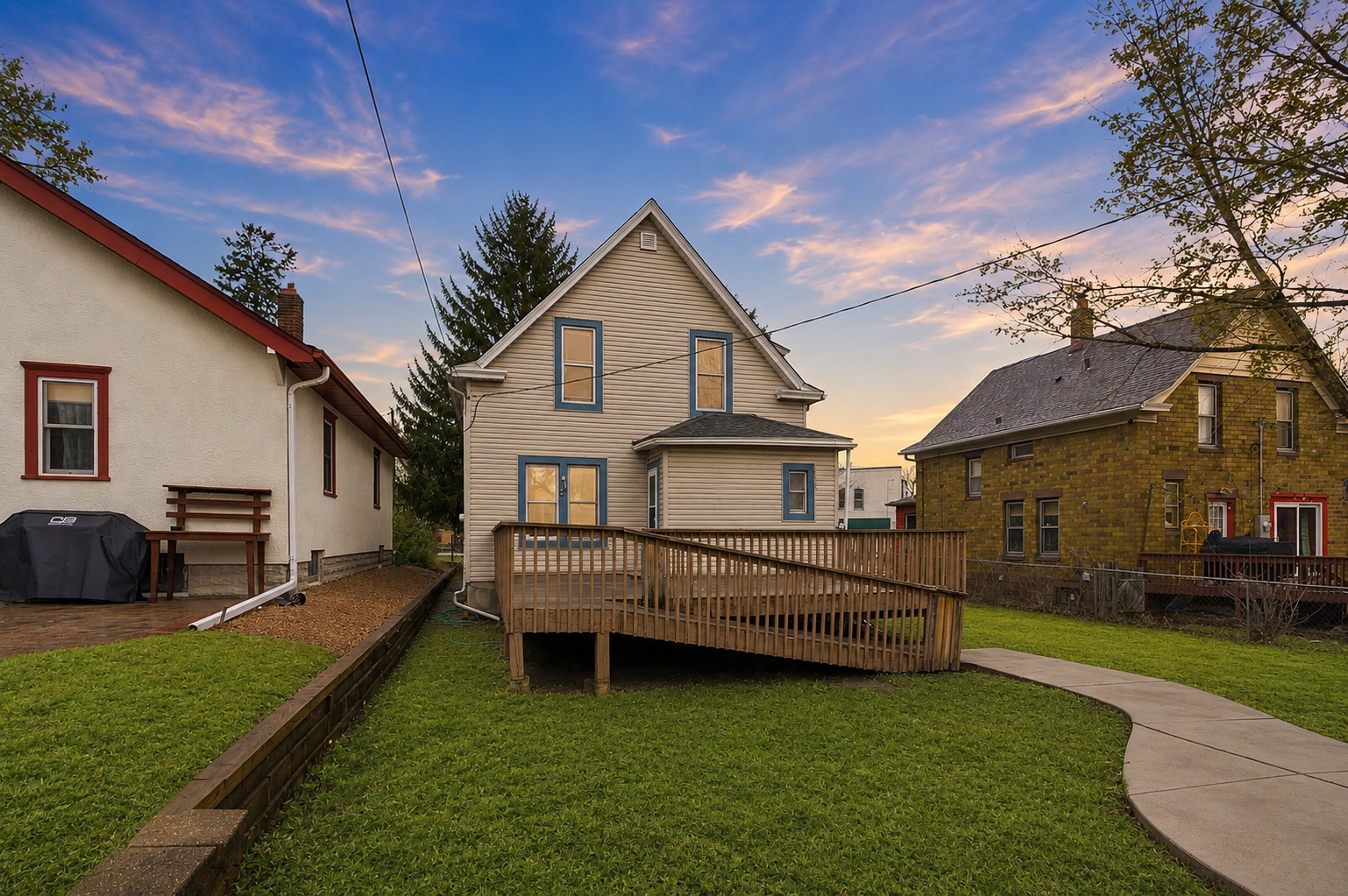 902 Dodd Rd, West Saint Paul, MN 55118