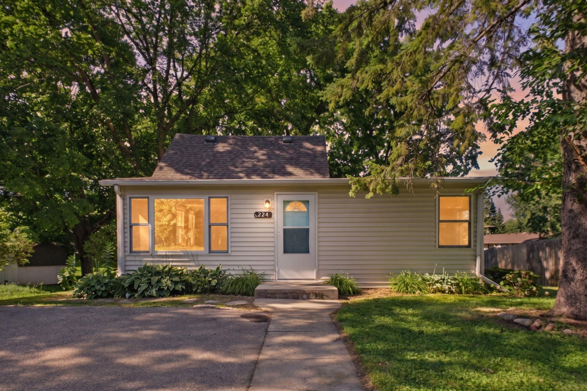 224 W 78th St, Chanhassen, MN 55317