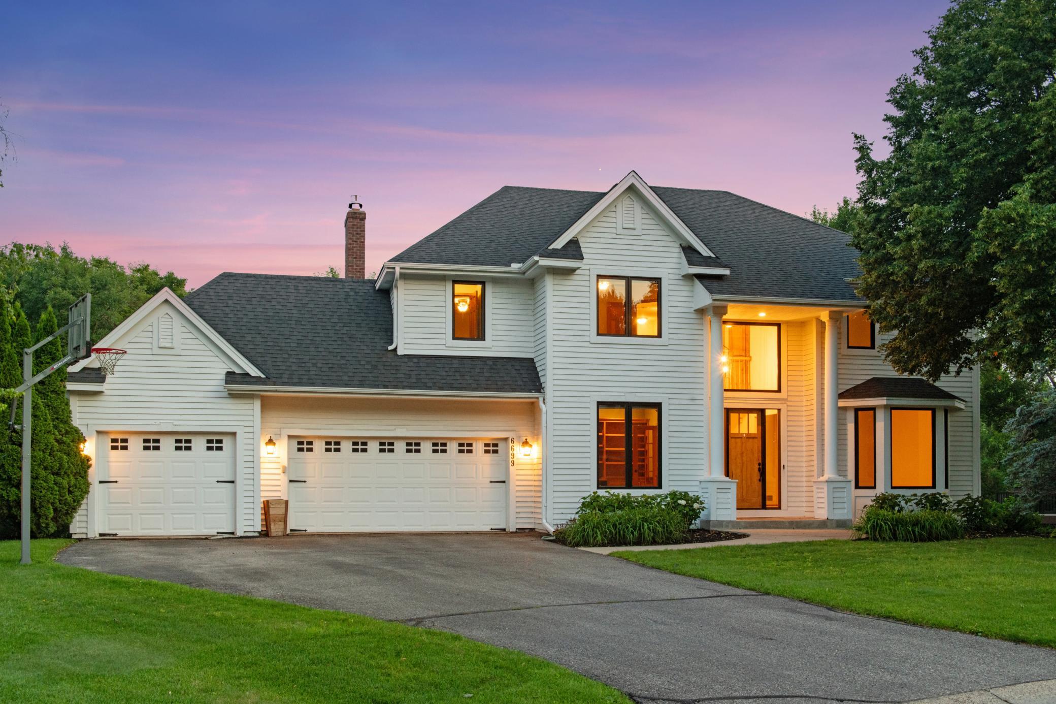6699 Mulberry Cir E, Chanhassen, MN 55317