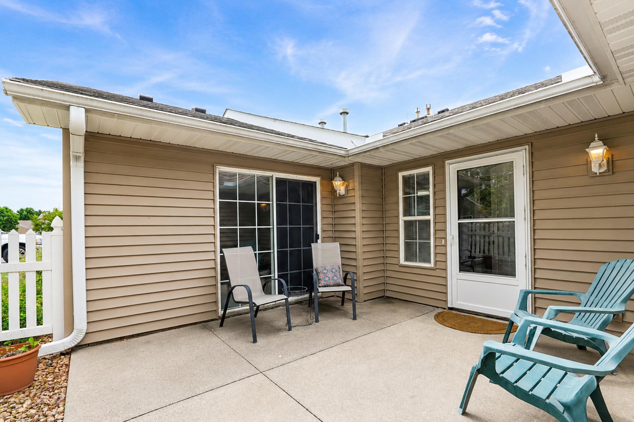 2102 Oak Tree Ln #A, Austin, MN 55912