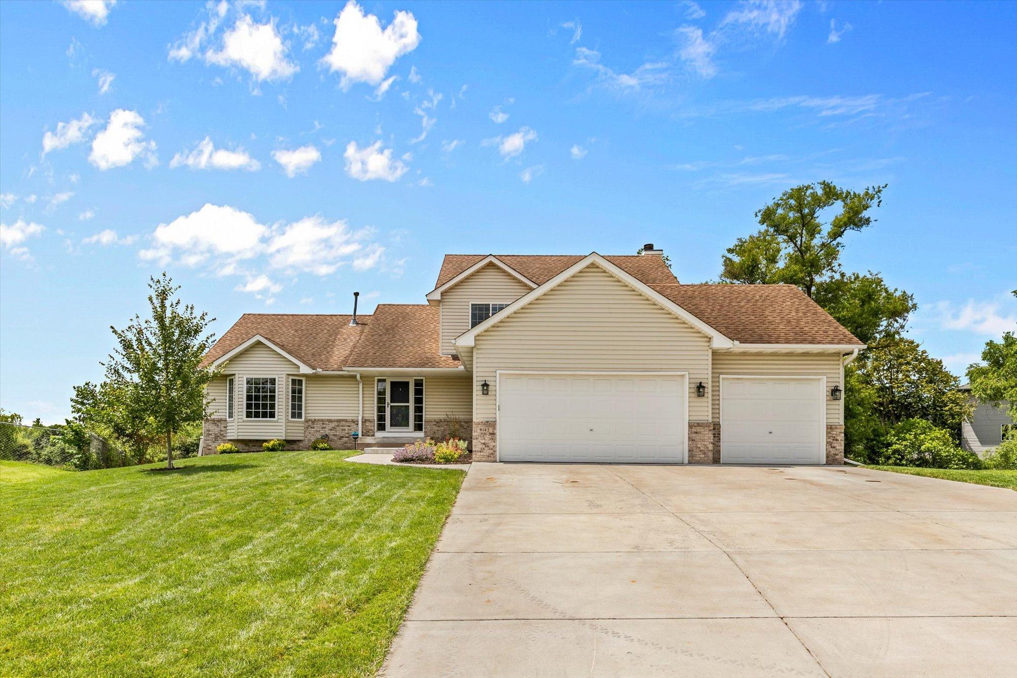 9142 Harpers Ct NE, Blaine, MN 55449