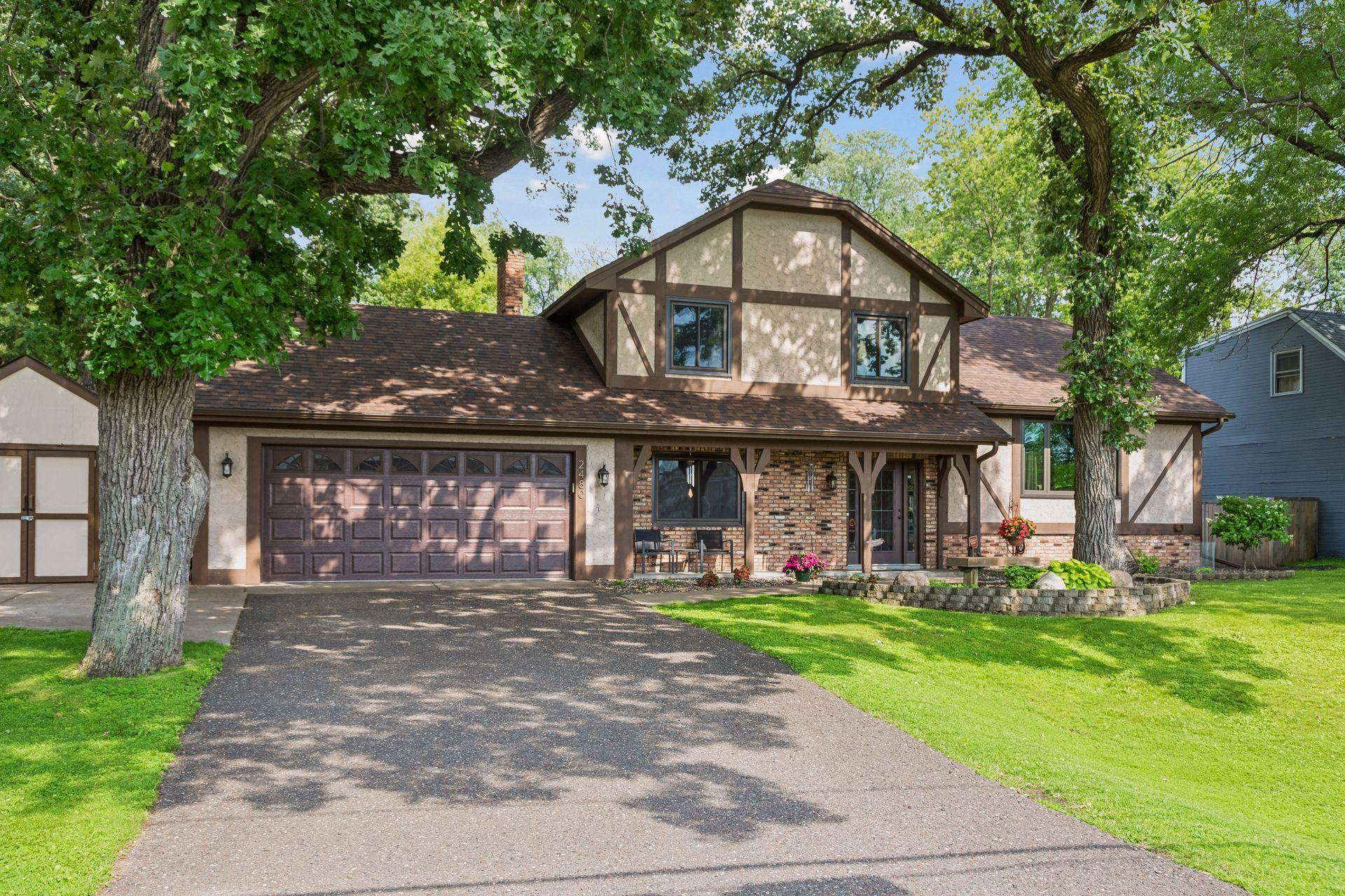 2480 Ariel St N, North Saint Paul, MN 55109
