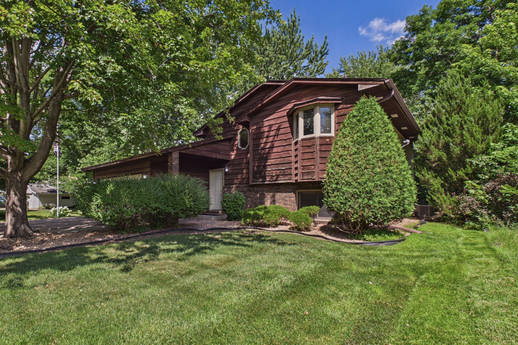 9194 Goldenrod Ln N, Maple Grove, MN 55369