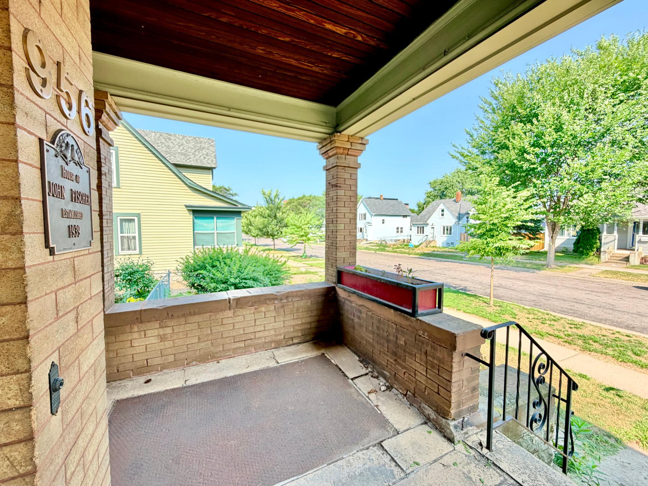 956 Tuscarora Ave, Saint Paul, MN 55102