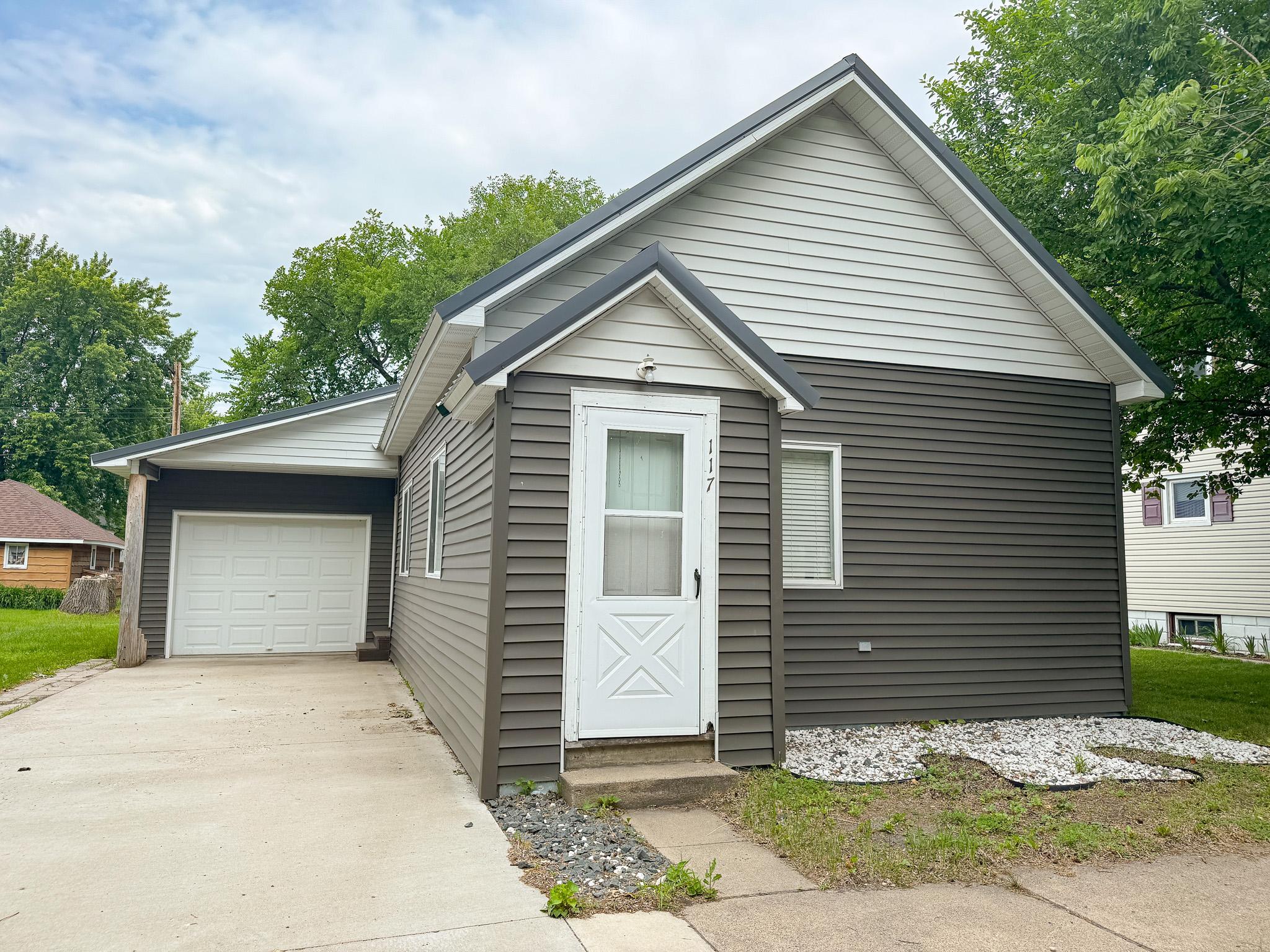 117 3rd St NE, Barnesville, MN 56514