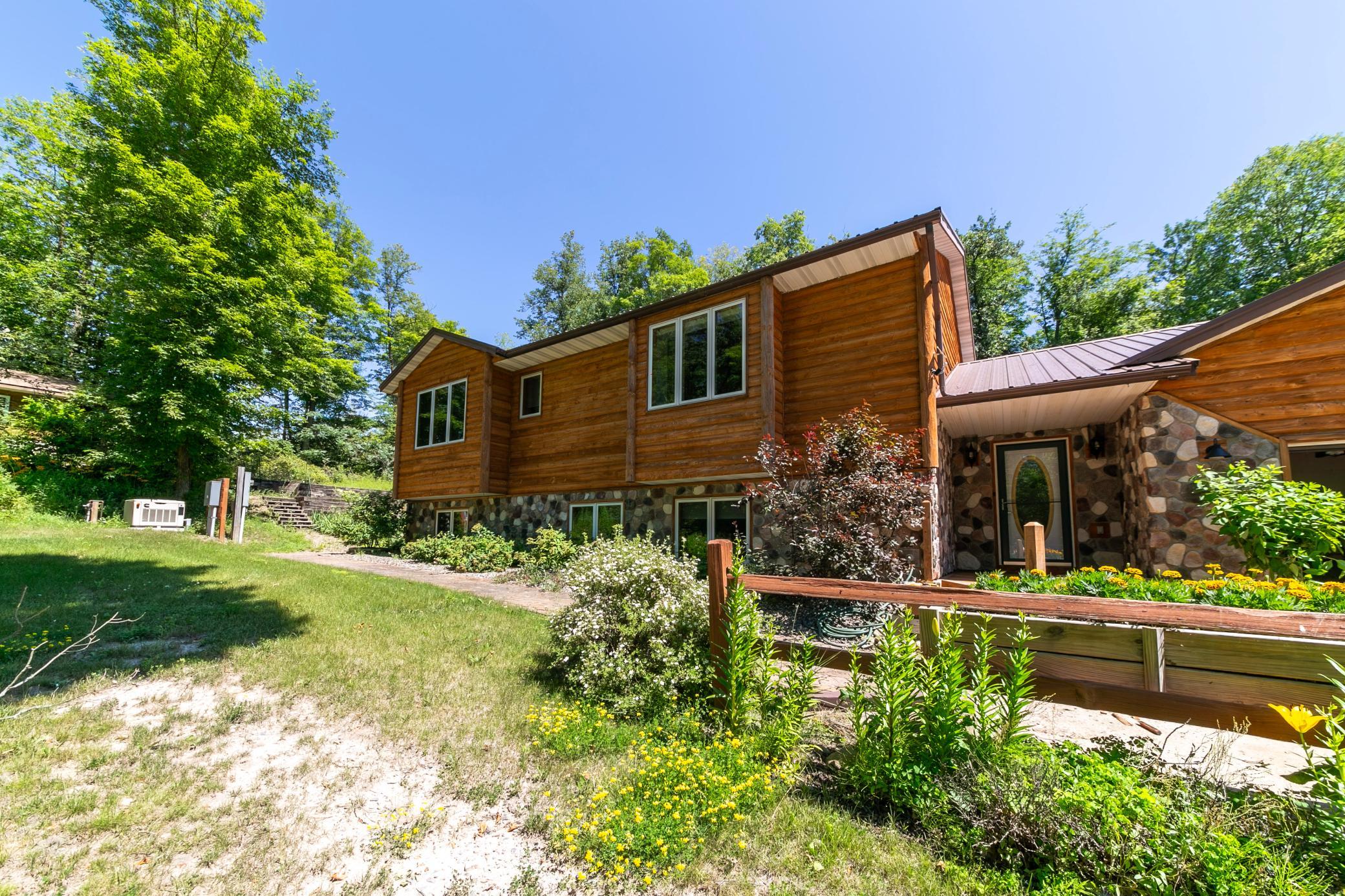 23354 Stark Rd, Cohasset, MN 55721