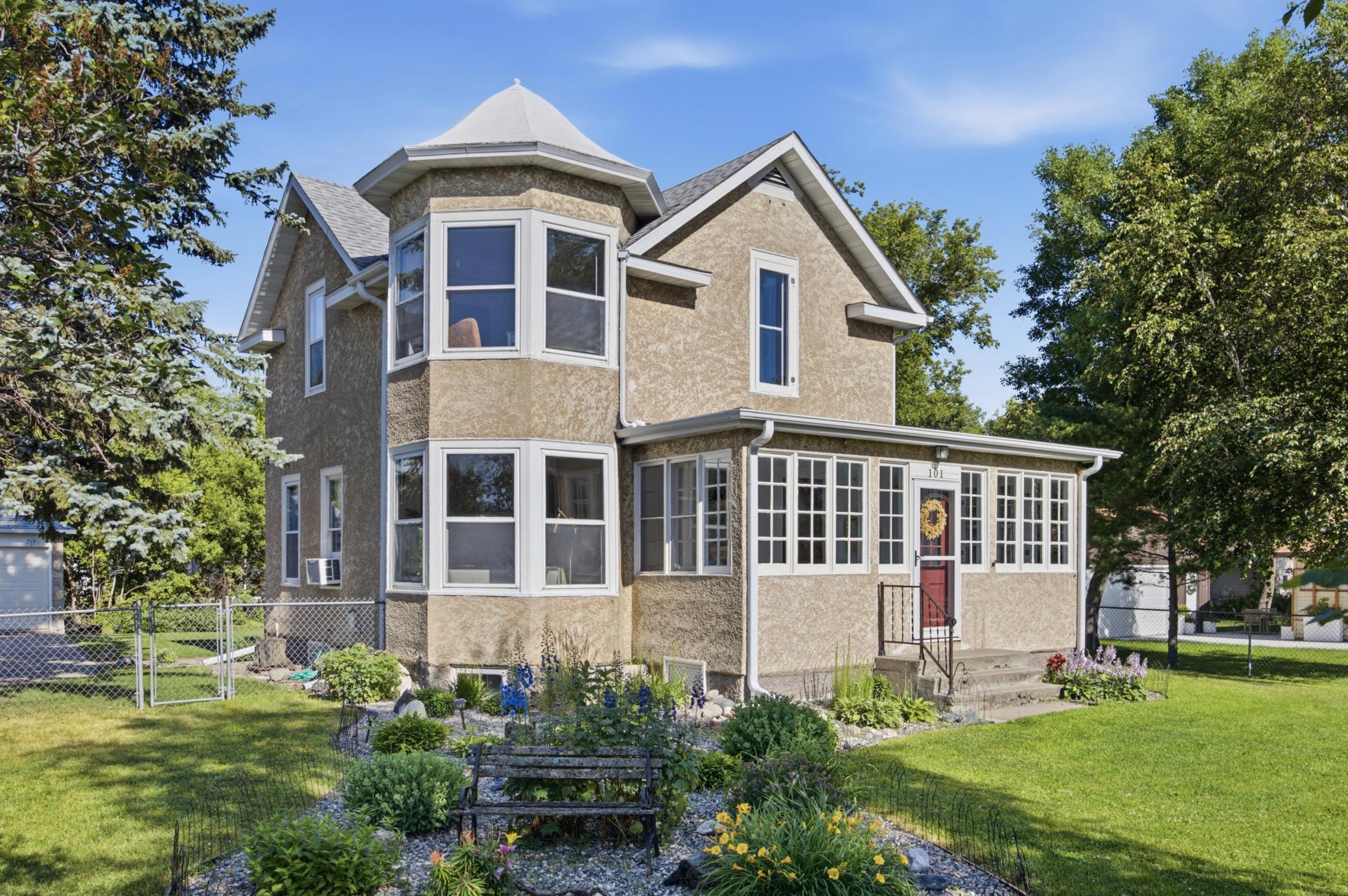 101 5th St NW, Barnesville, MN 56514