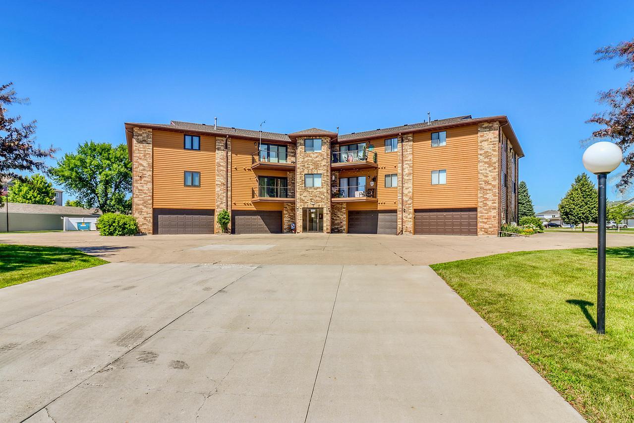 3201 14th St S #201, Moorhead, MN 56560
