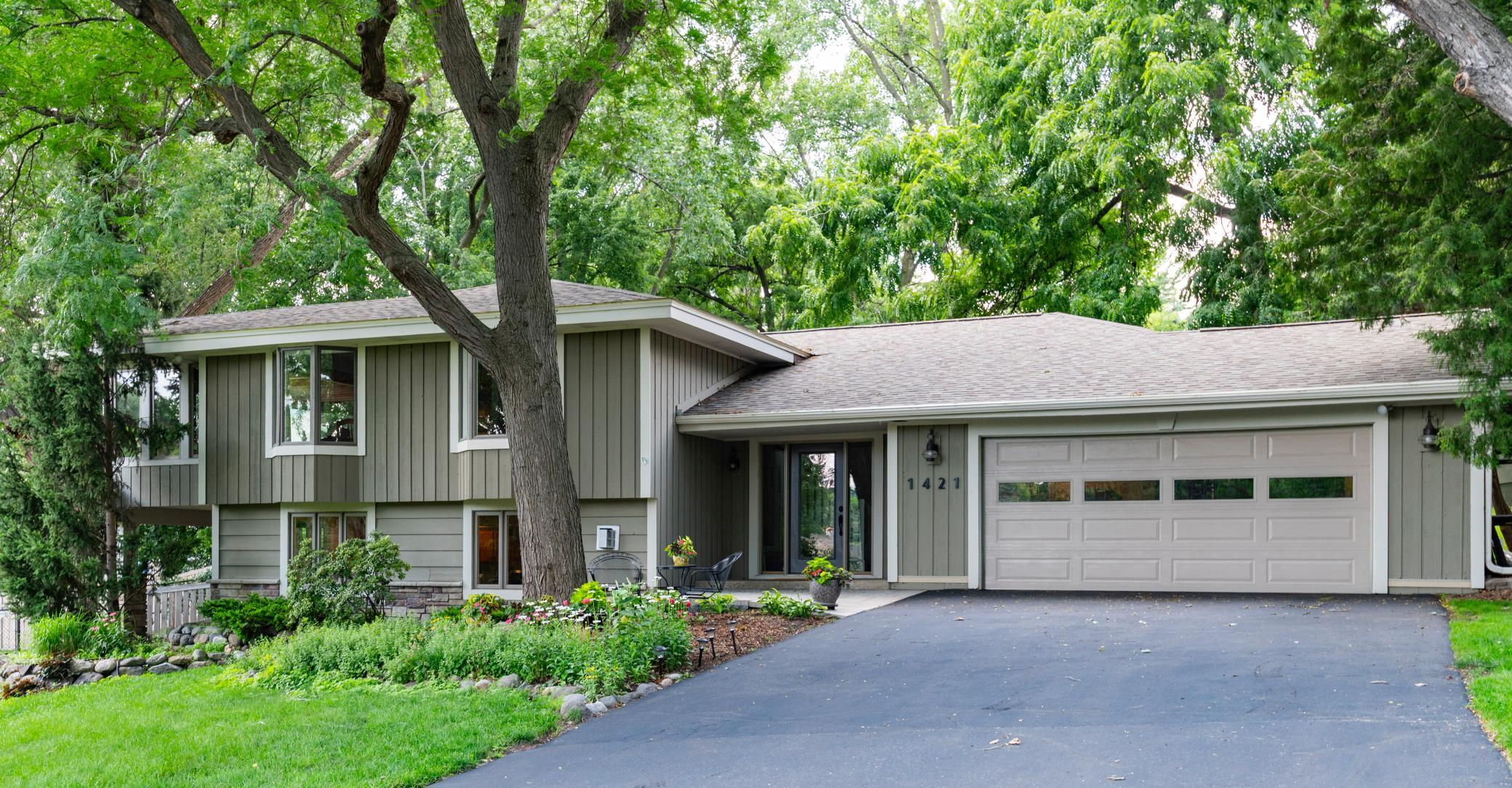 1421 Clement St, Mendota Heights, MN 55118