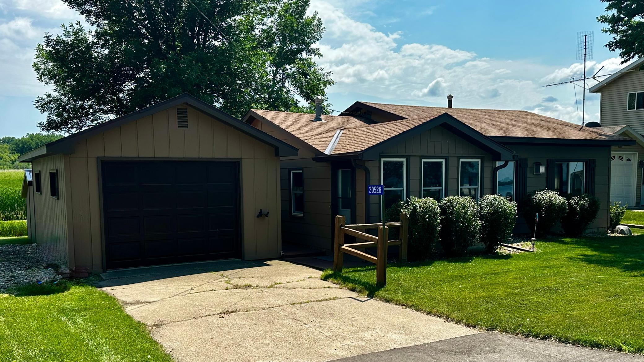 20528 S Lakeshore Dr, Glenwood, MN 56334