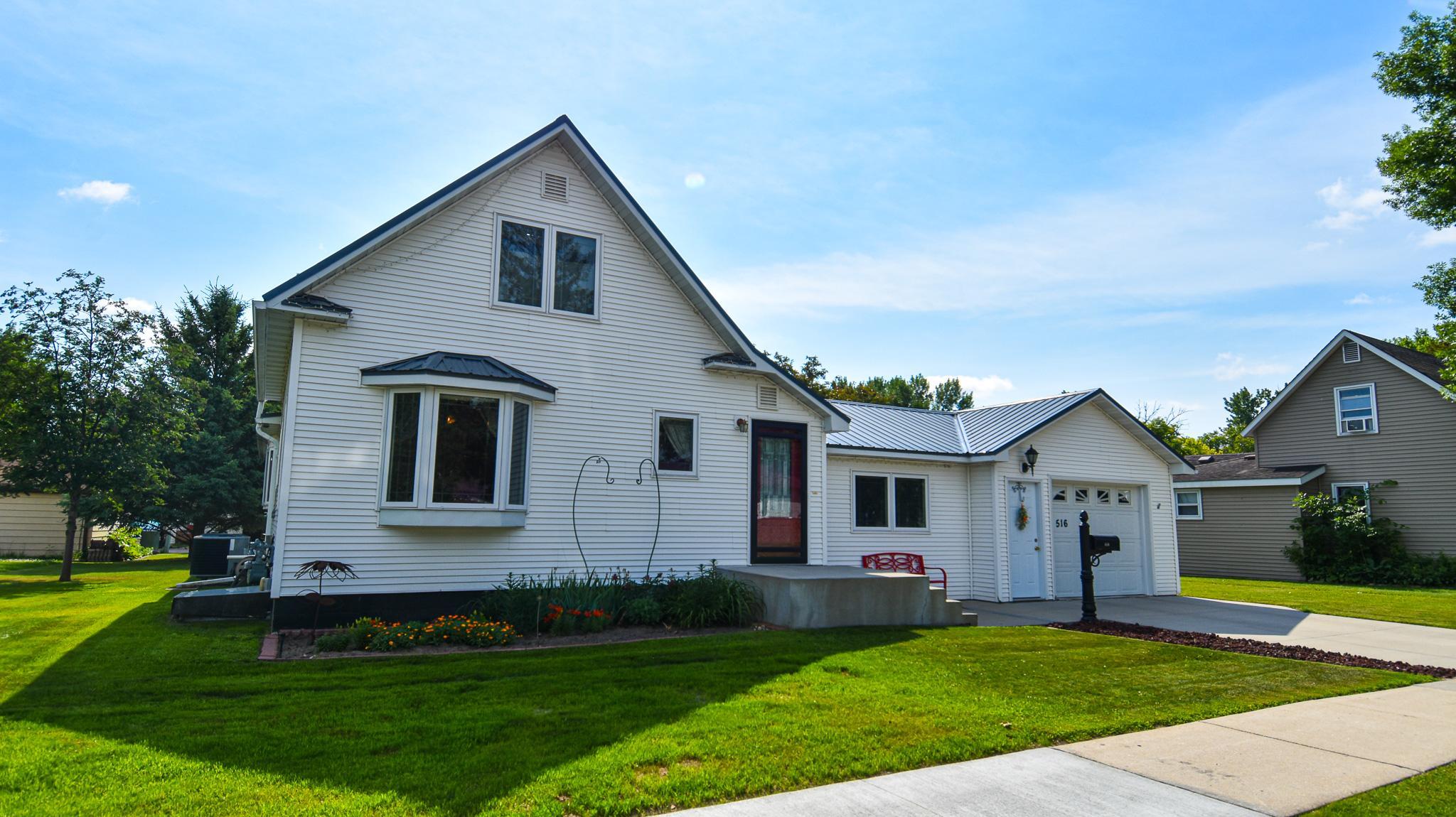 516 Saint Paul Ave S, Thief River Falls, MN 56701
