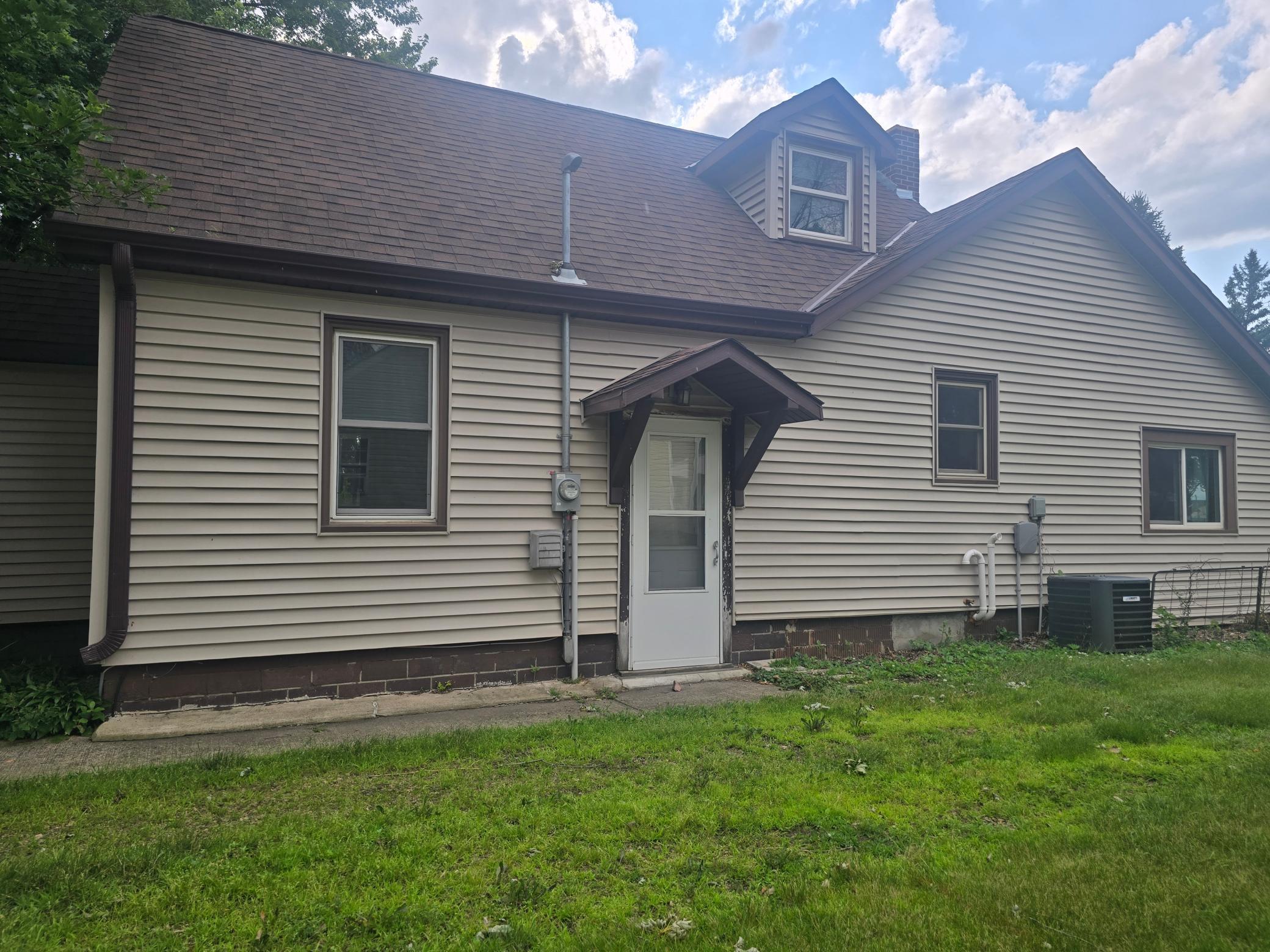 701 Mountain Lake Rd, Mountain Lake, MN 56159