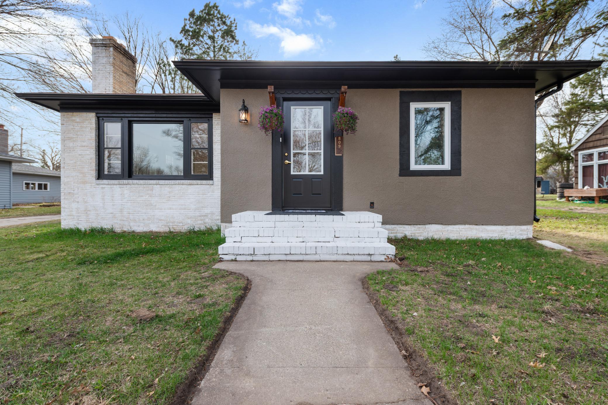 809 7th St NE, Staples, MN 56479