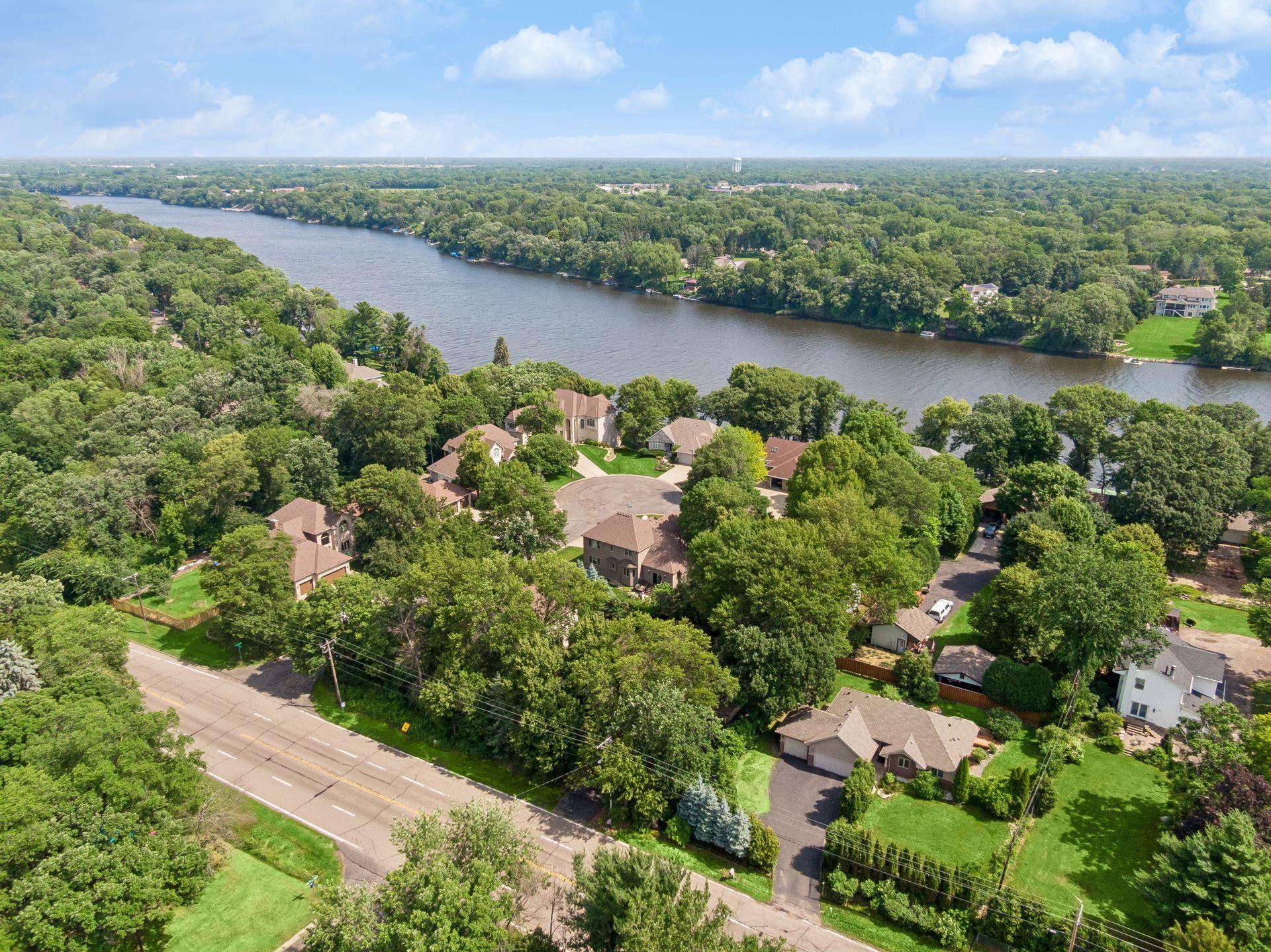 11236 W River Rd, Champlin, MN 55316