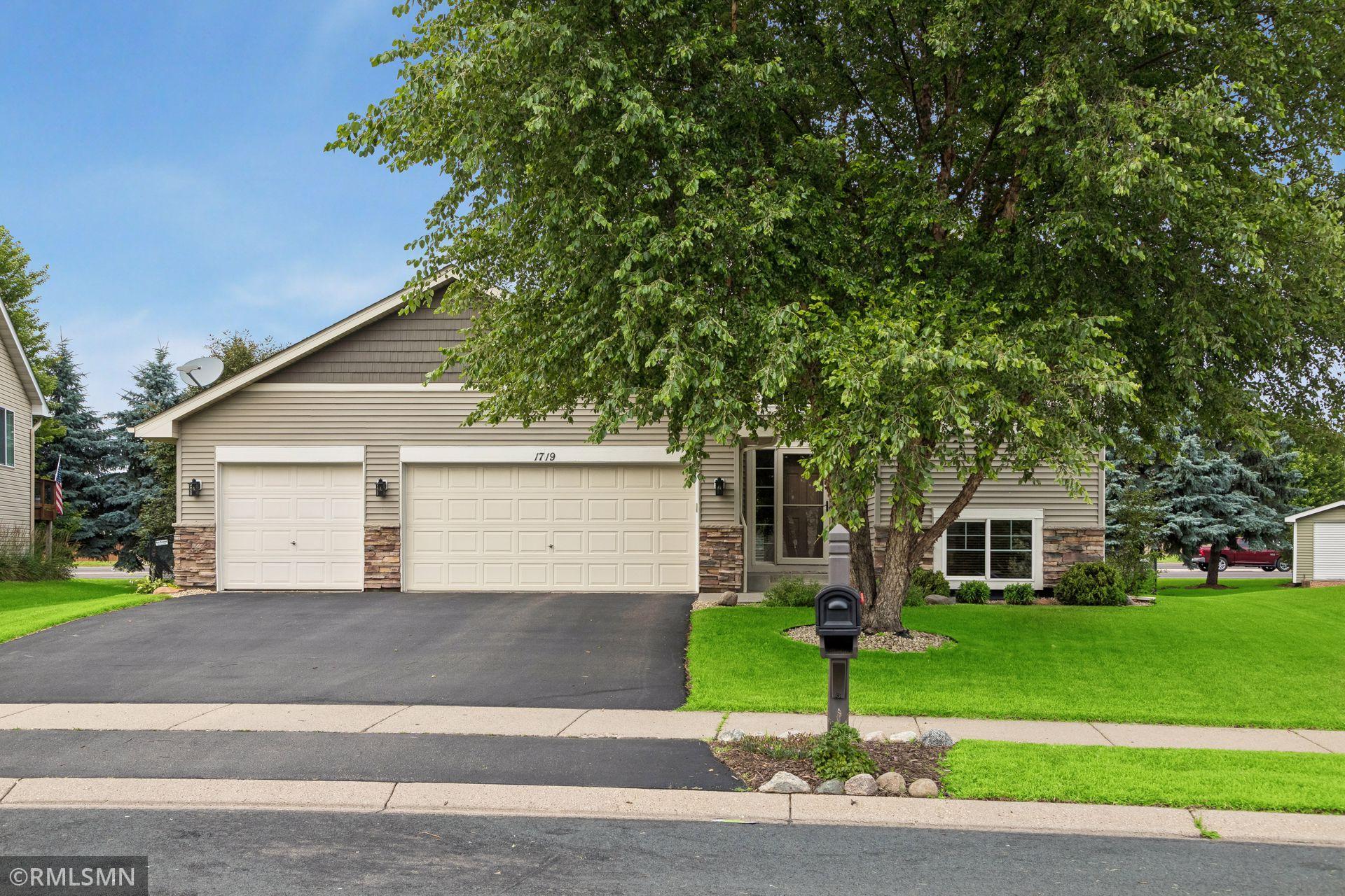 1719 Gotland Ln, Shakopee, MN 55379