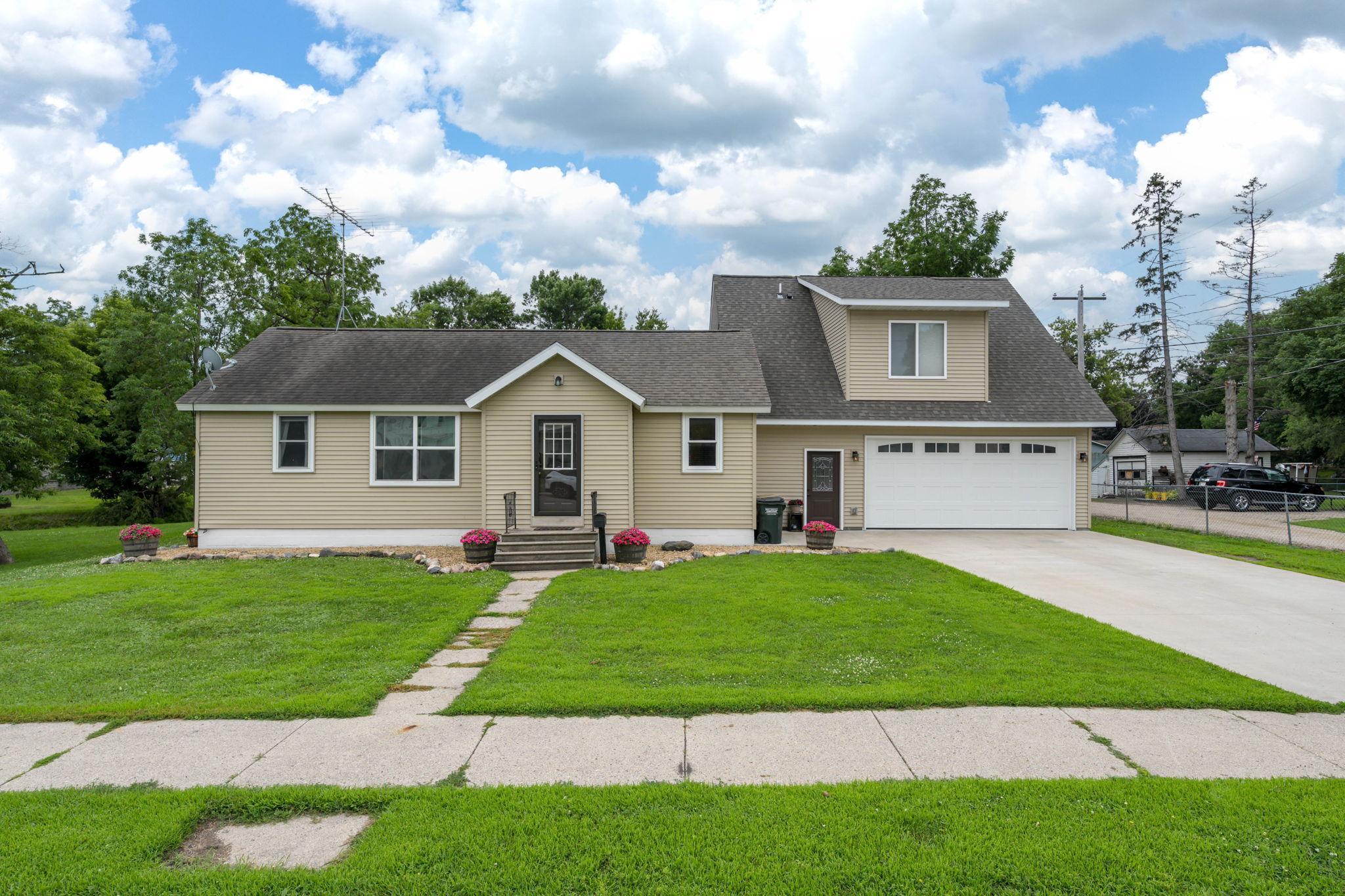 404 Paquin St E, Waterville, MN 56096