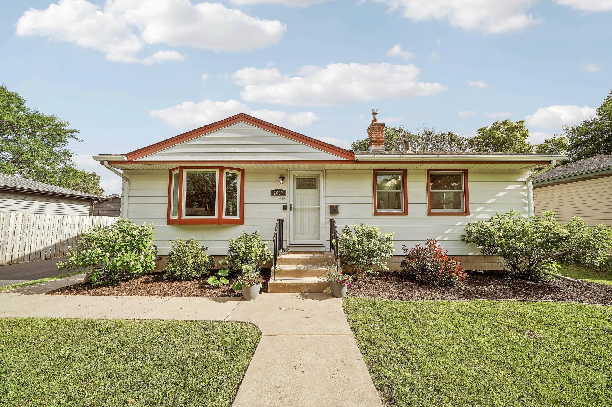 2017 Villard Ave, Saint Paul, MN 55116