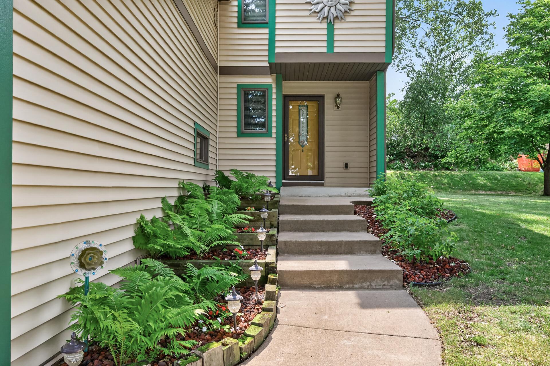 2697 Jessica Ct, Little Canada, MN 55117