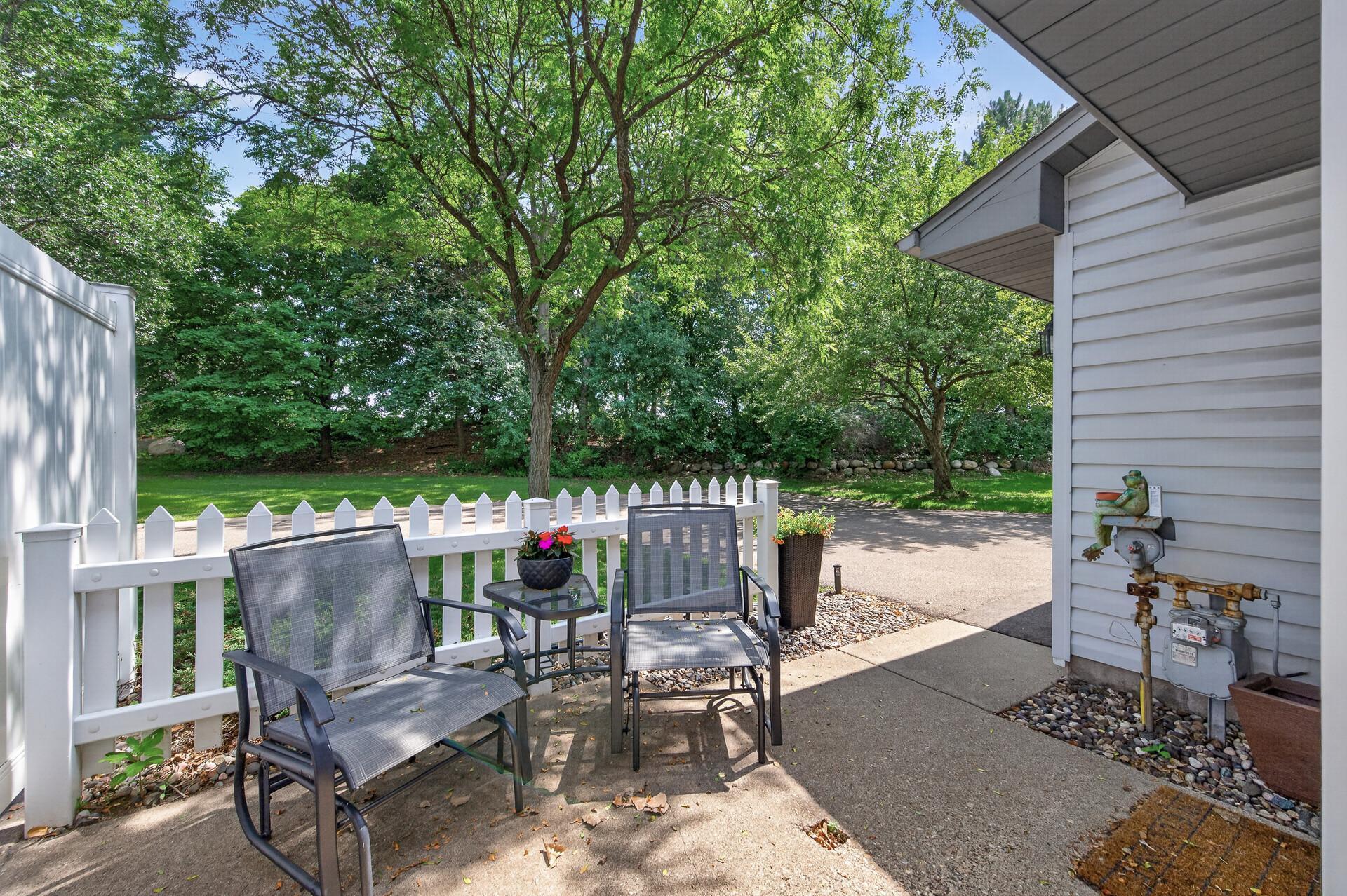 2597 Bedford Ct #27, Mendota Heights, MN 55120