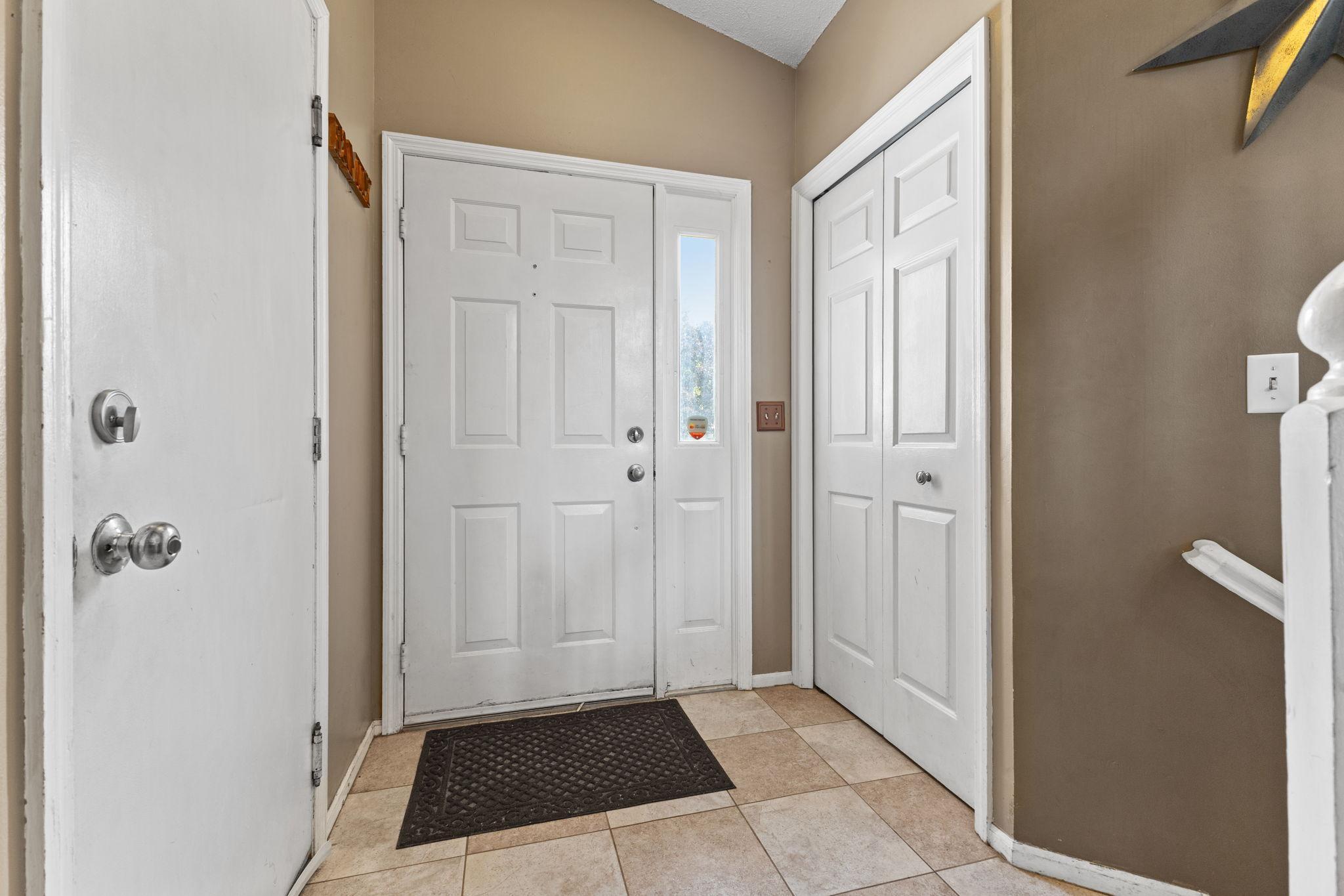 5464 Golfview Cir N, Oakdale, MN 55128