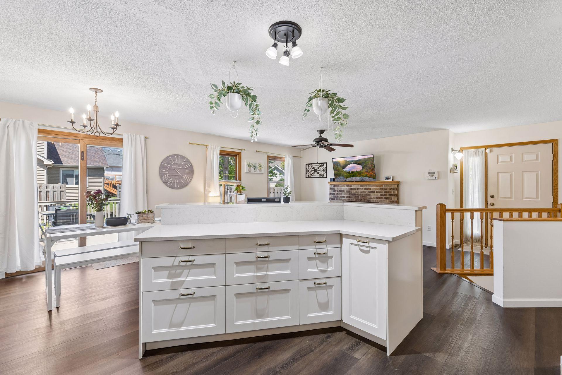 10270 Arrowwood Dr, Eden Prairie, MN 55347