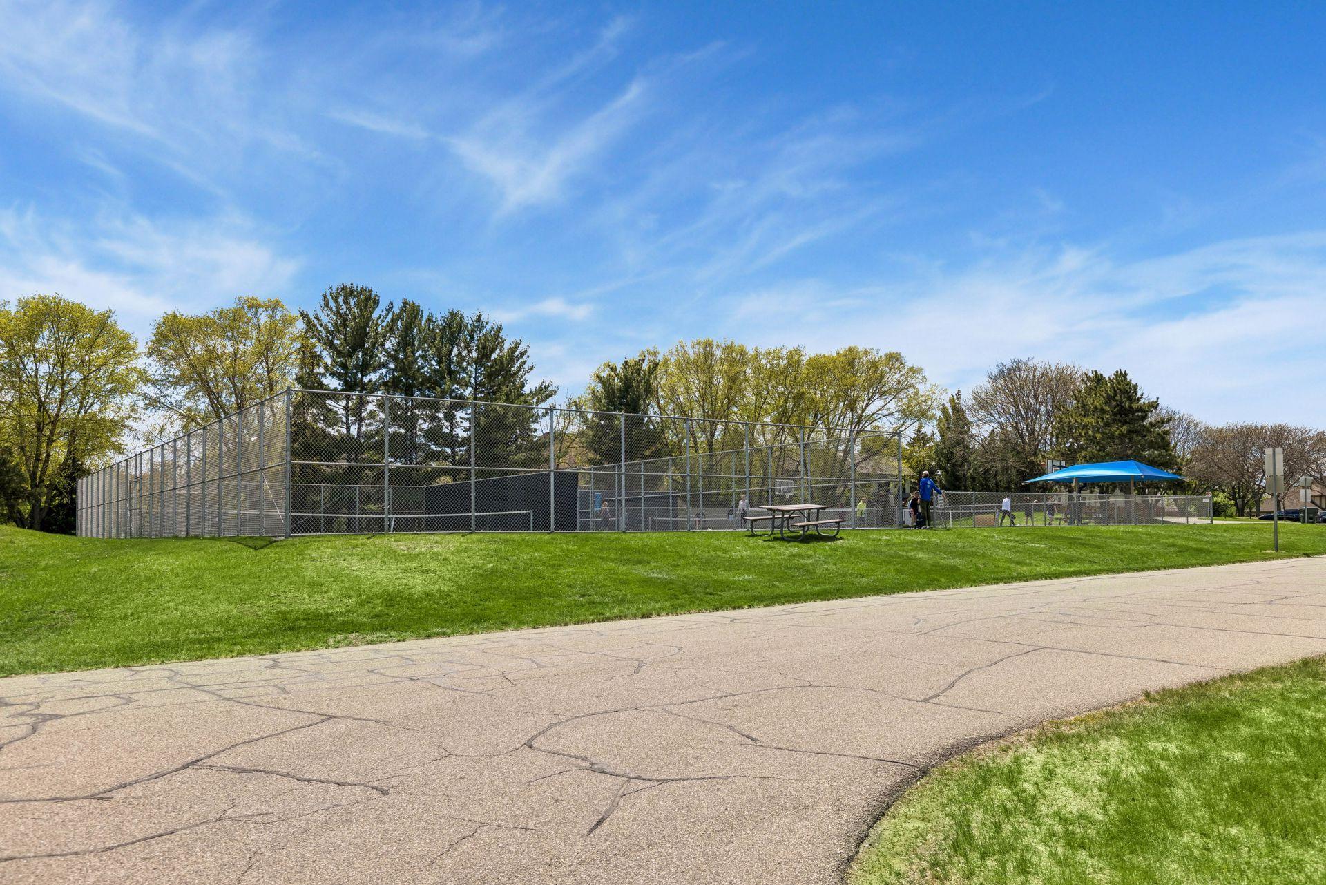 10270 Arrowwood Dr, Eden Prairie, MN 55347