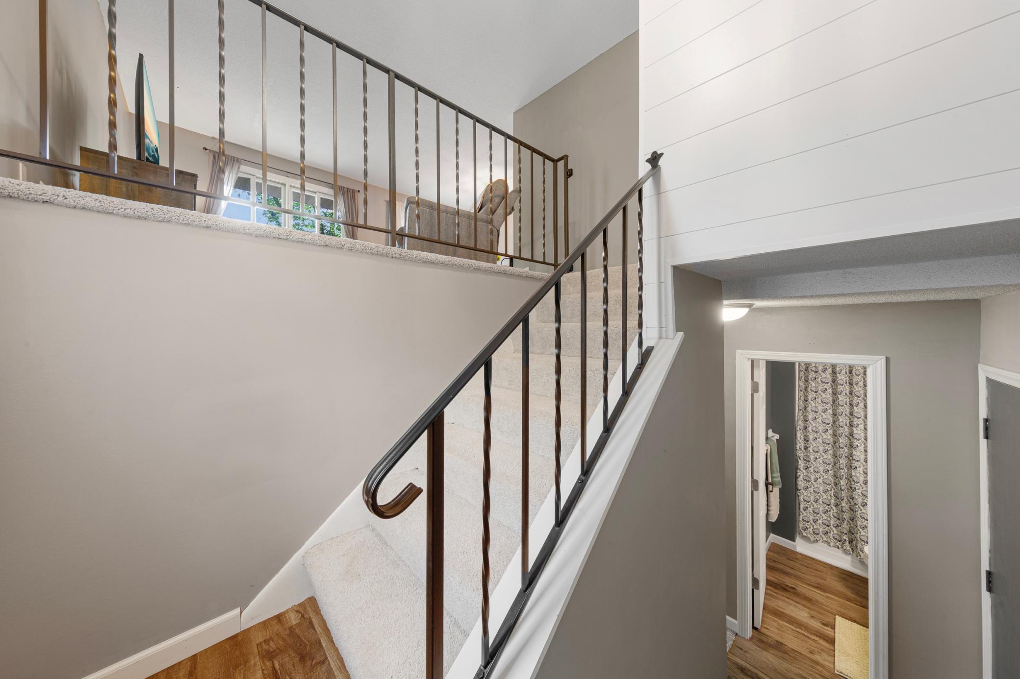6856 Macbeth Cir, Woodbury, MN 55125