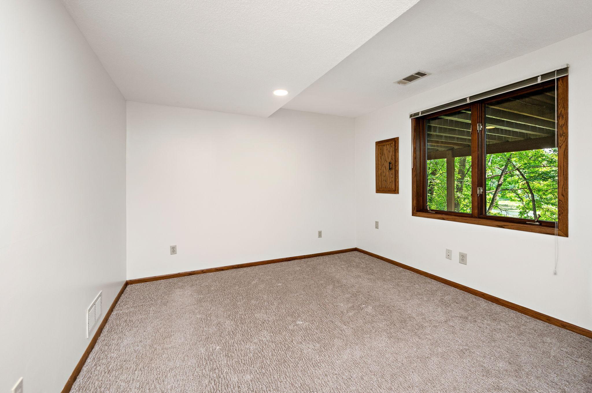 12050 48th Ave N, Plymouth, MN 55442