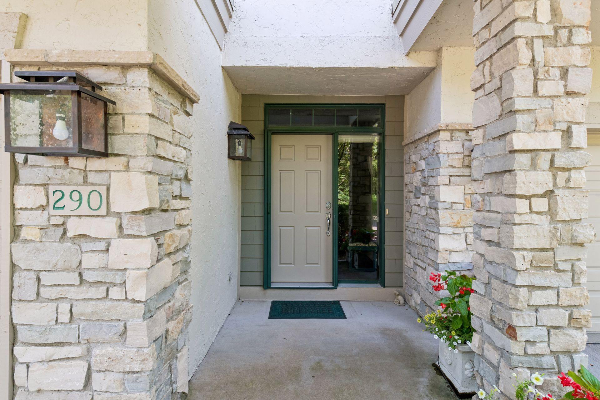 290 Grace Pointe Ct, Wayzata, MN 55391