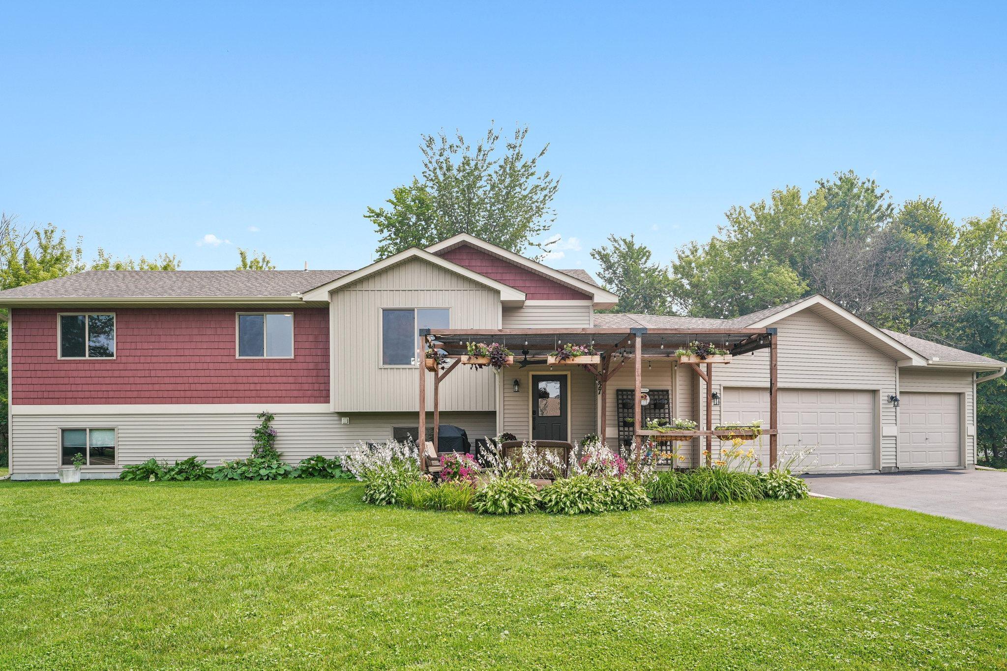 6227 209th St N, Forest Lake, MN 55025