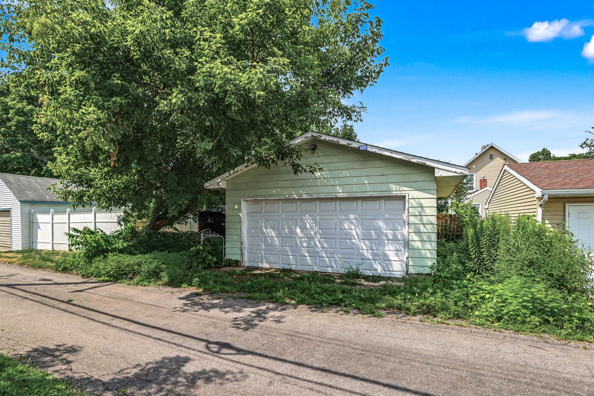 406 Superior St, Saint Paul, MN 55102