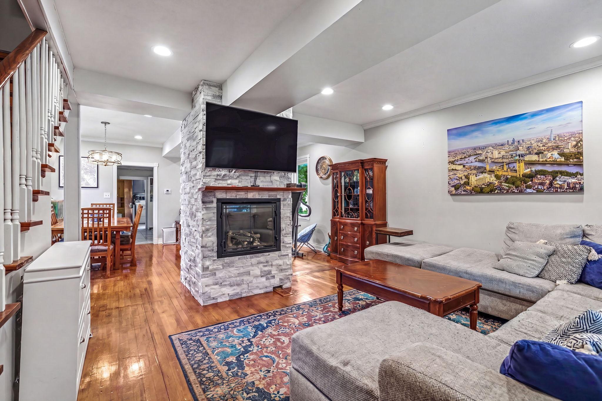 406 Superior St, Saint Paul, MN 55102