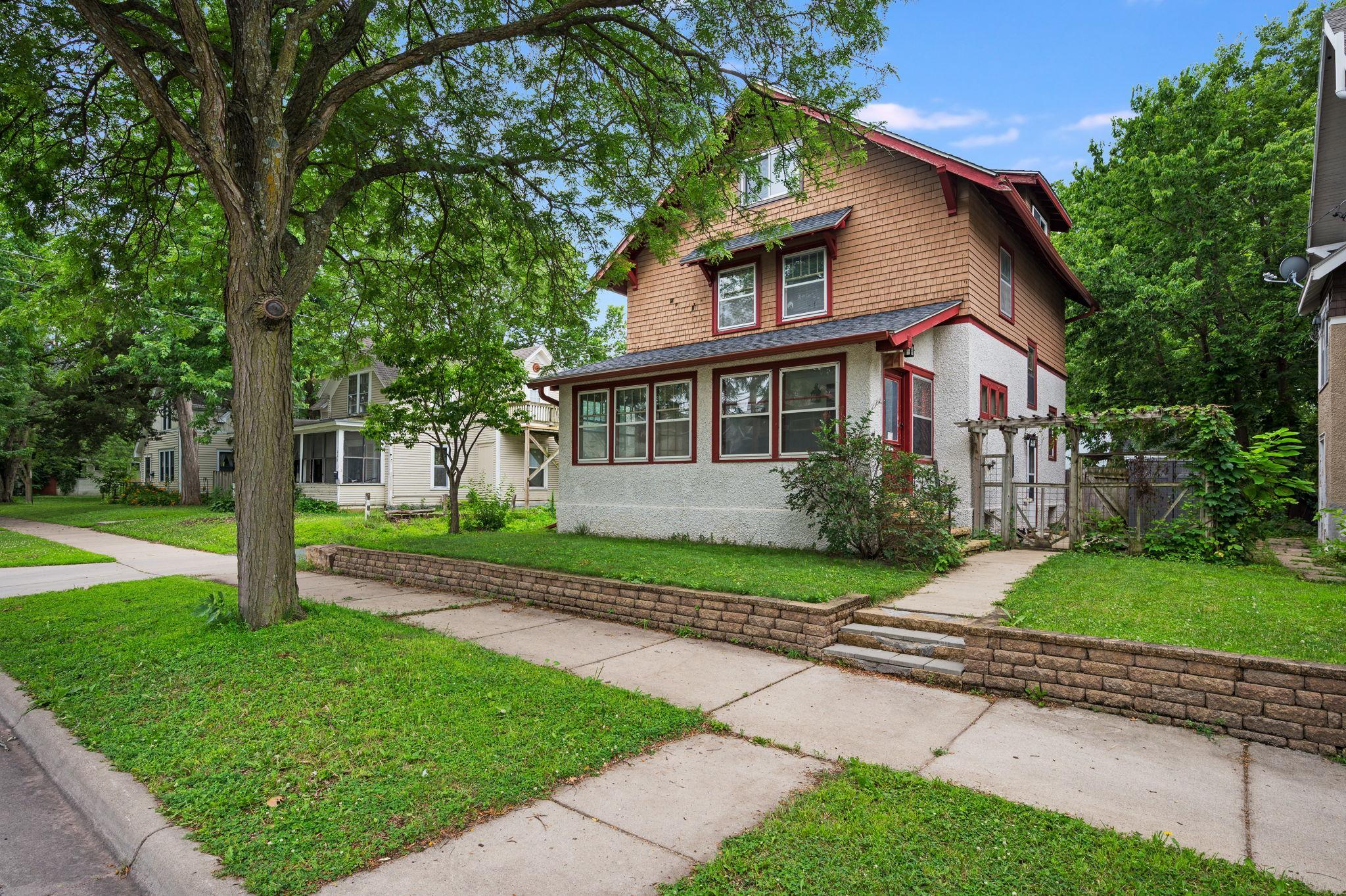 214 Marshall St, Mankato, MN 56001