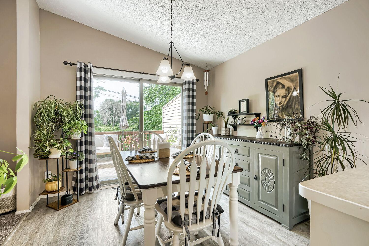 1032 1st St, Farmington, MN 55024