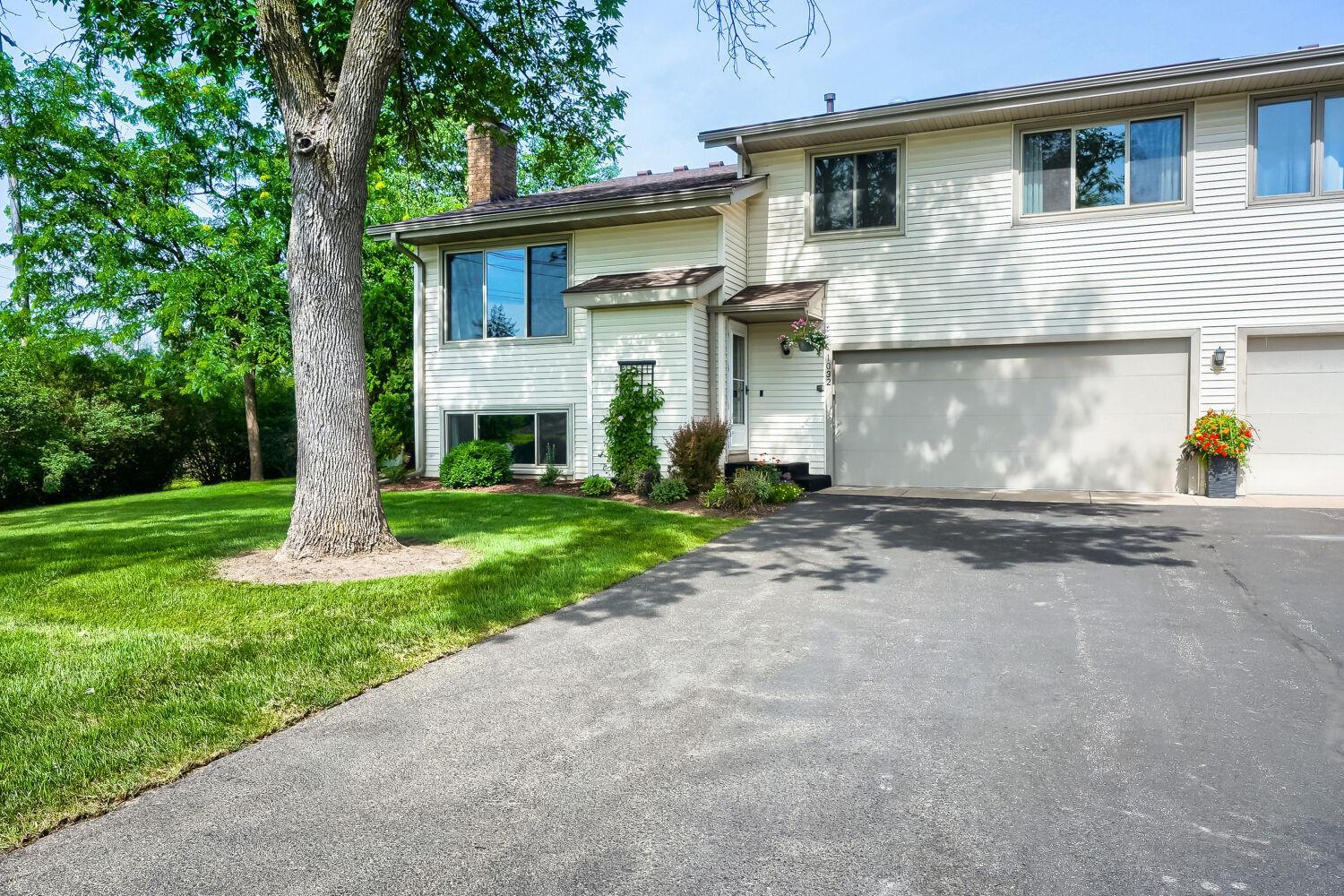 1032 1st St, Farmington, MN 55024