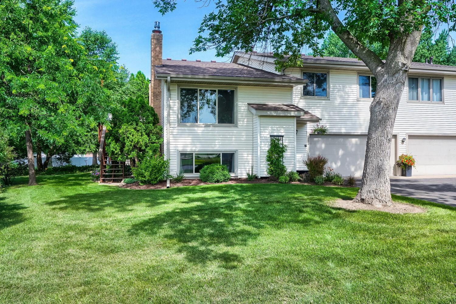 1032 1st St, Farmington, MN 55024