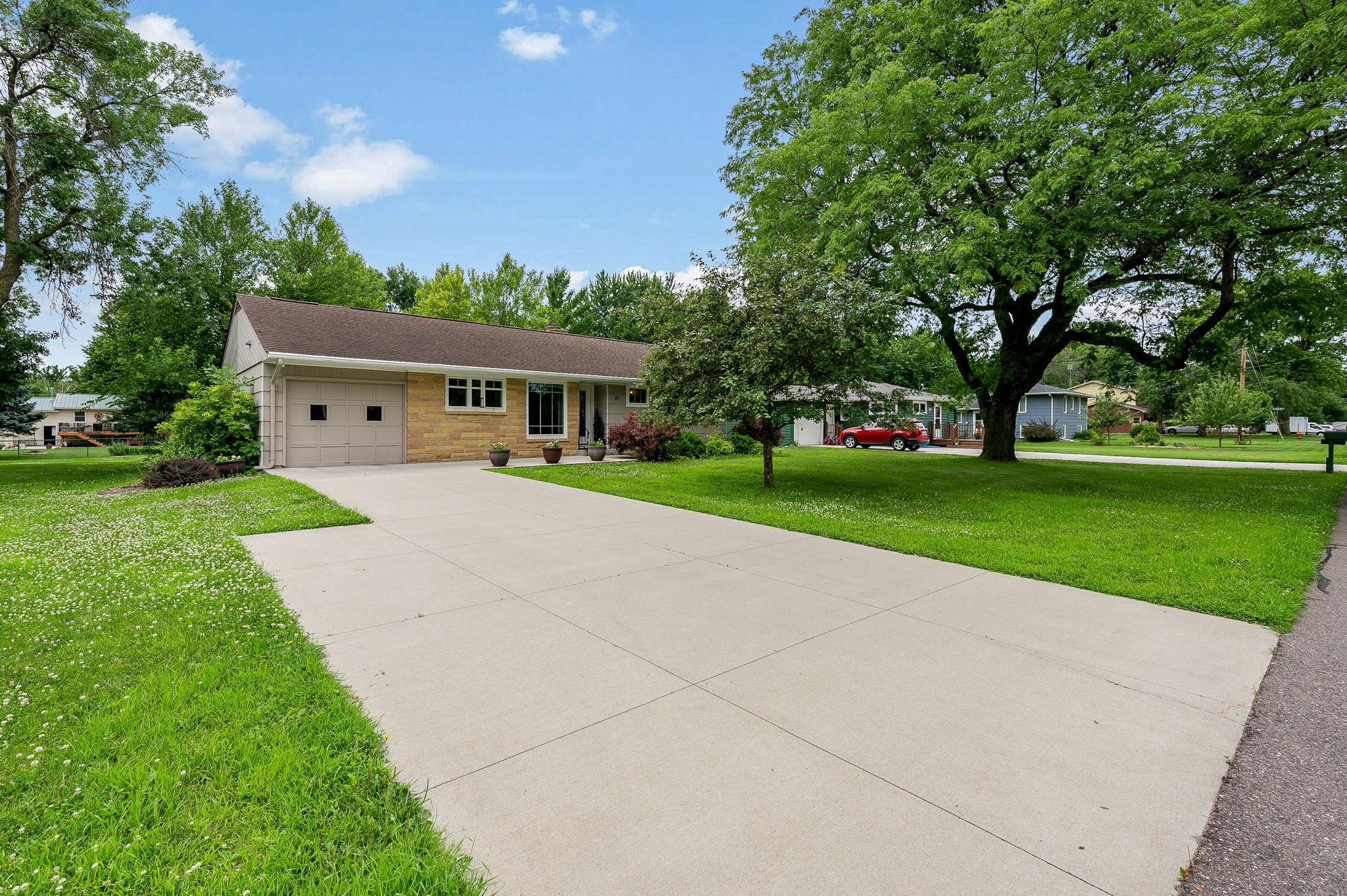 47 Skyline Dr, Mankato, MN 56001