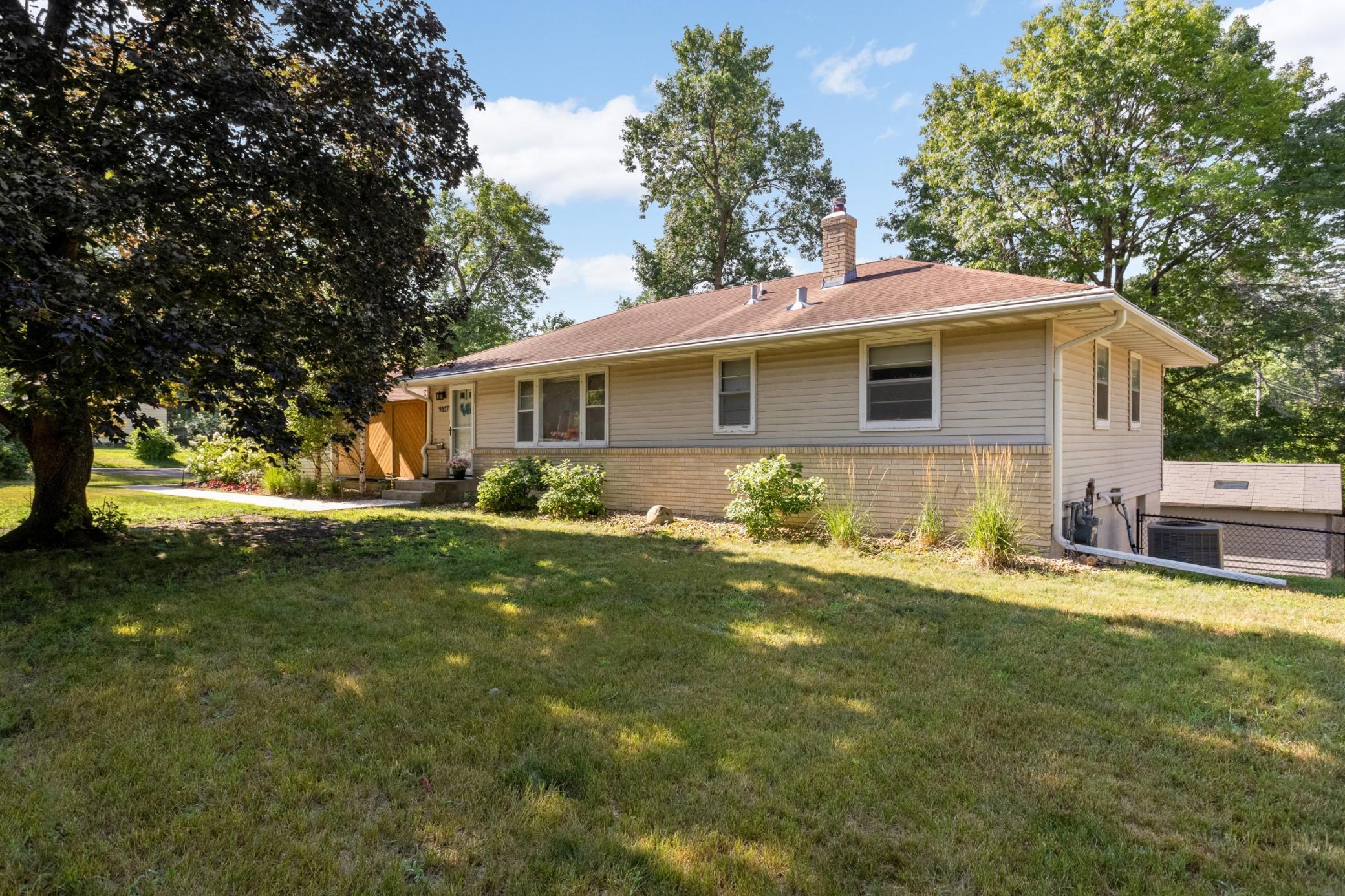 9807 Cedar Lake Rd, Minnetonka, MN 55305