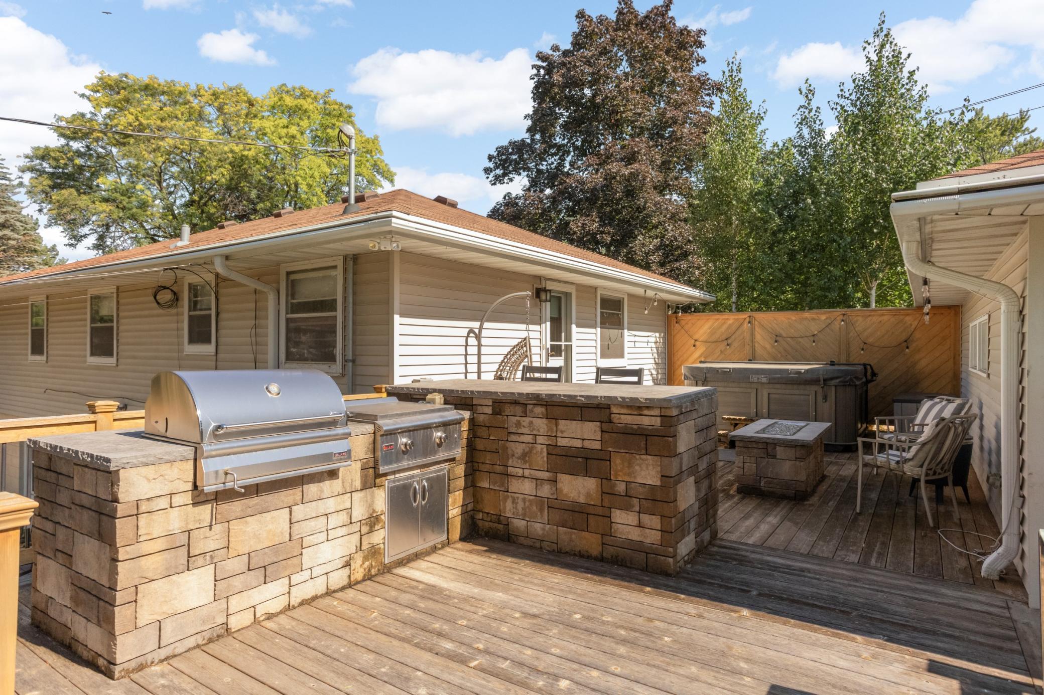 9807 Cedar Lake Rd, Minnetonka, MN 55305