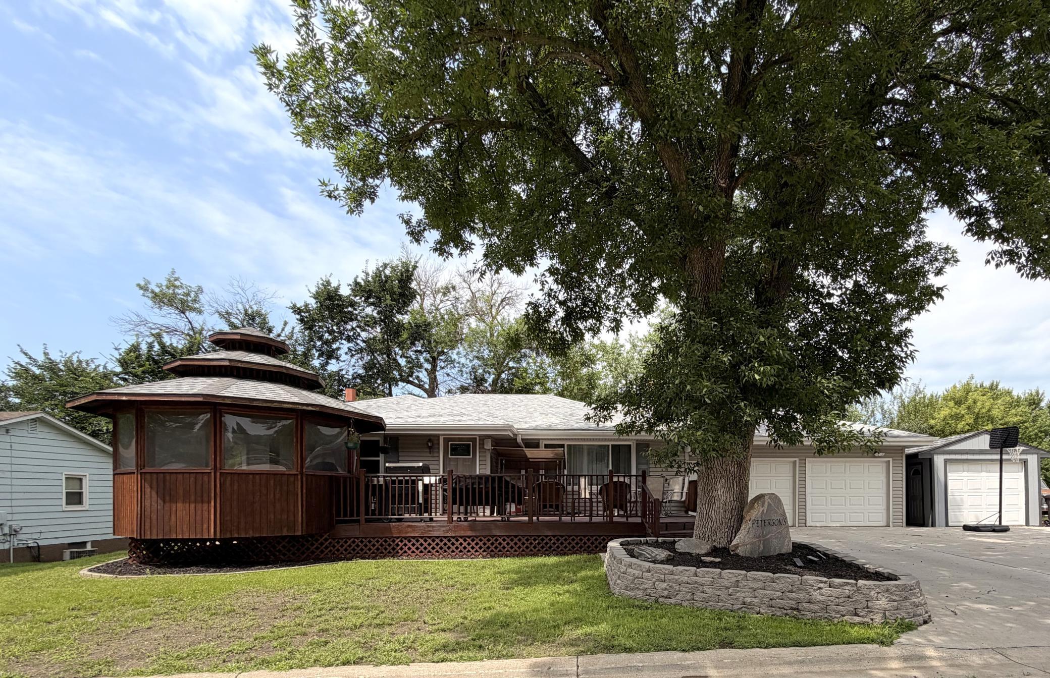598 Prospect Ave, Windom, MN 56101