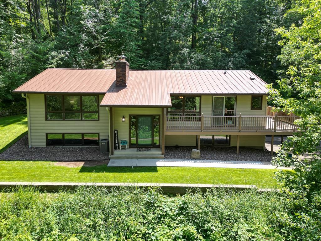 E865 Woodridge Dr, Eau Claire, WI 54701